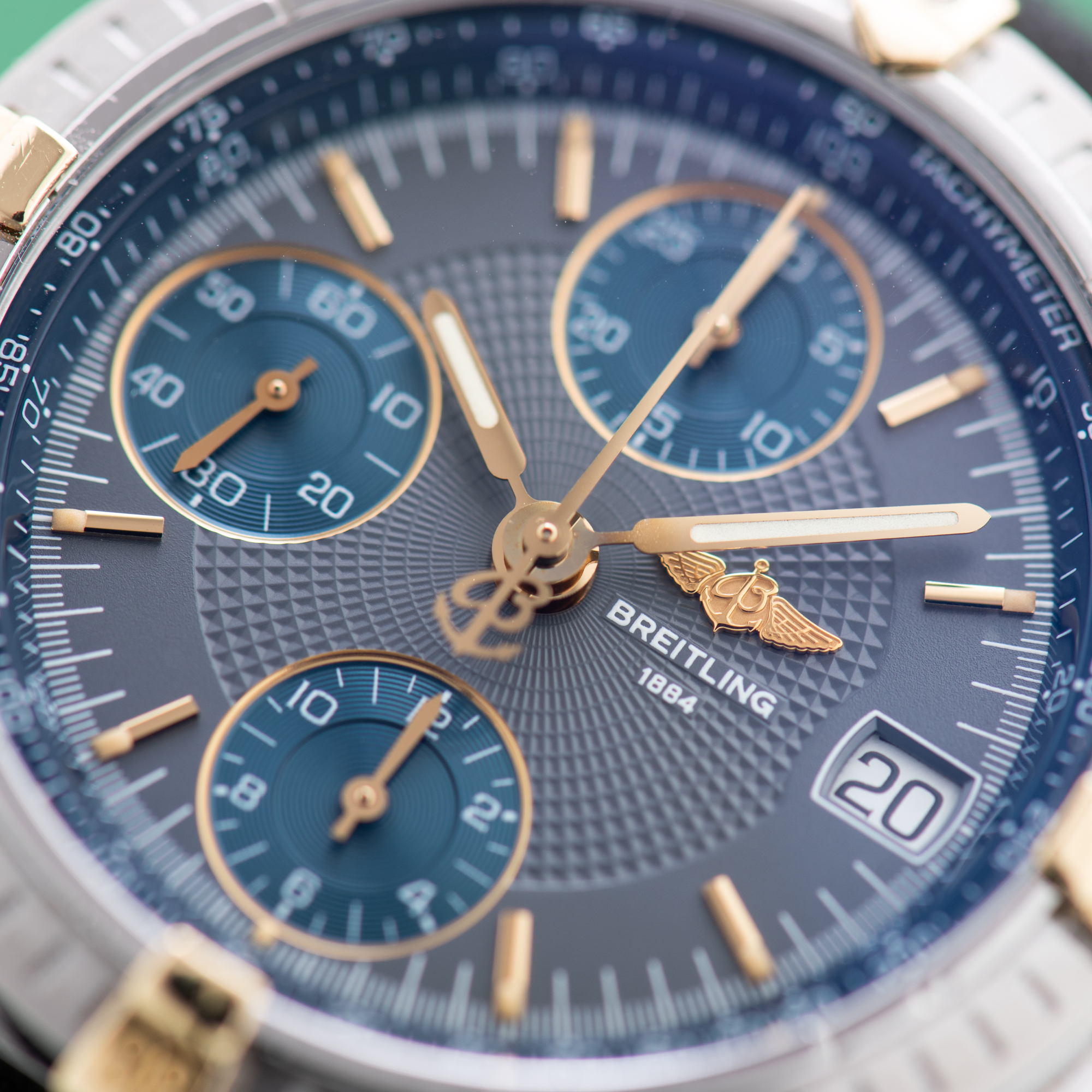 Zicht op Breitling Chronomat Gold/Staal Chronograph Grey / Blue dial Ref 13050.1
