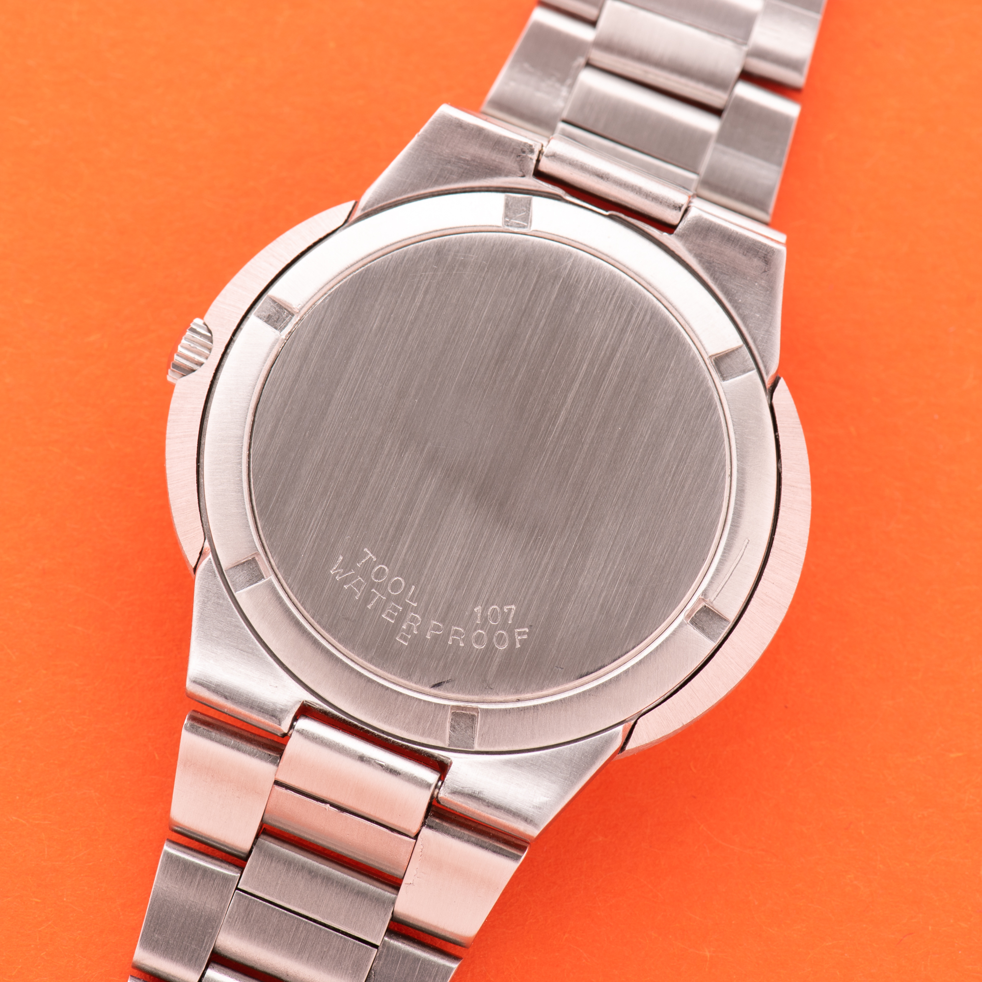 Vue de Omega Genève Dynamic Racing White Dial Réf 135.033