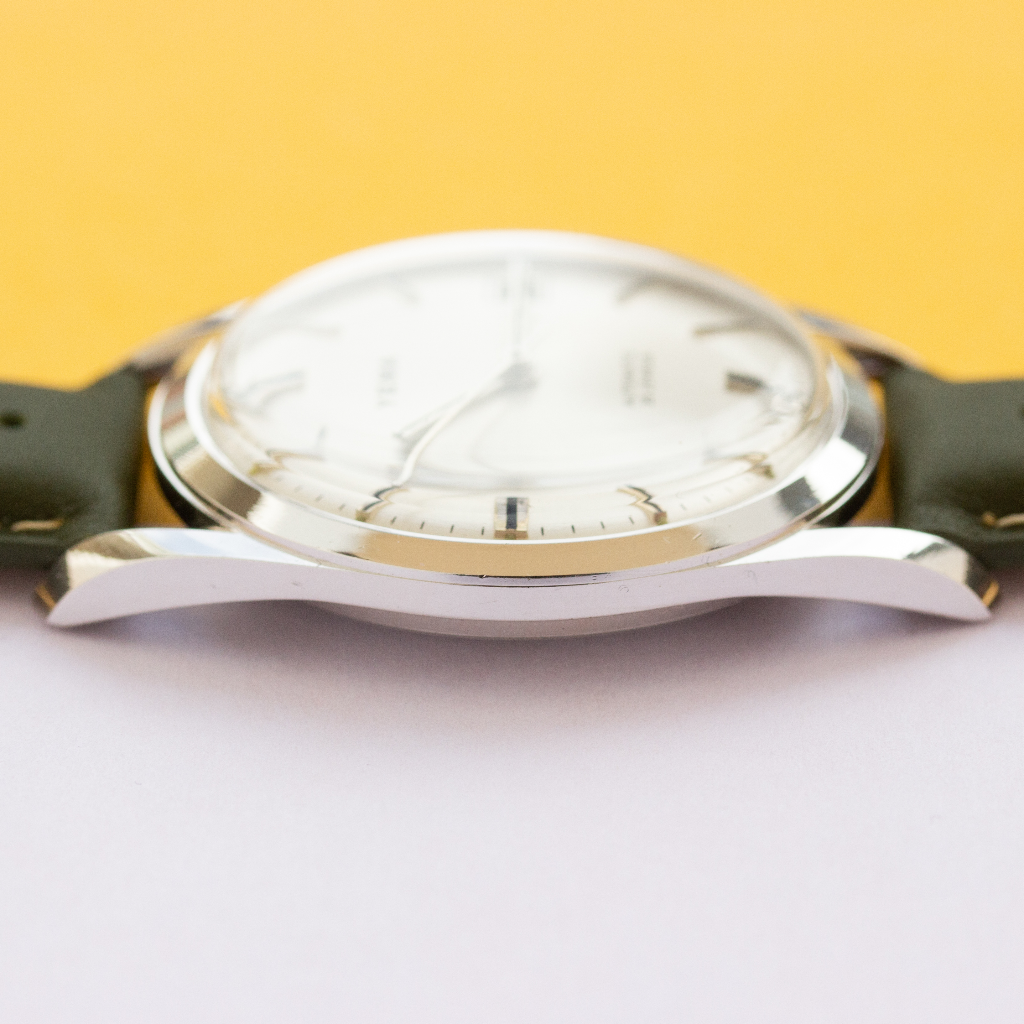 Vue de Yema Dress Automatic Date 25 Jewels