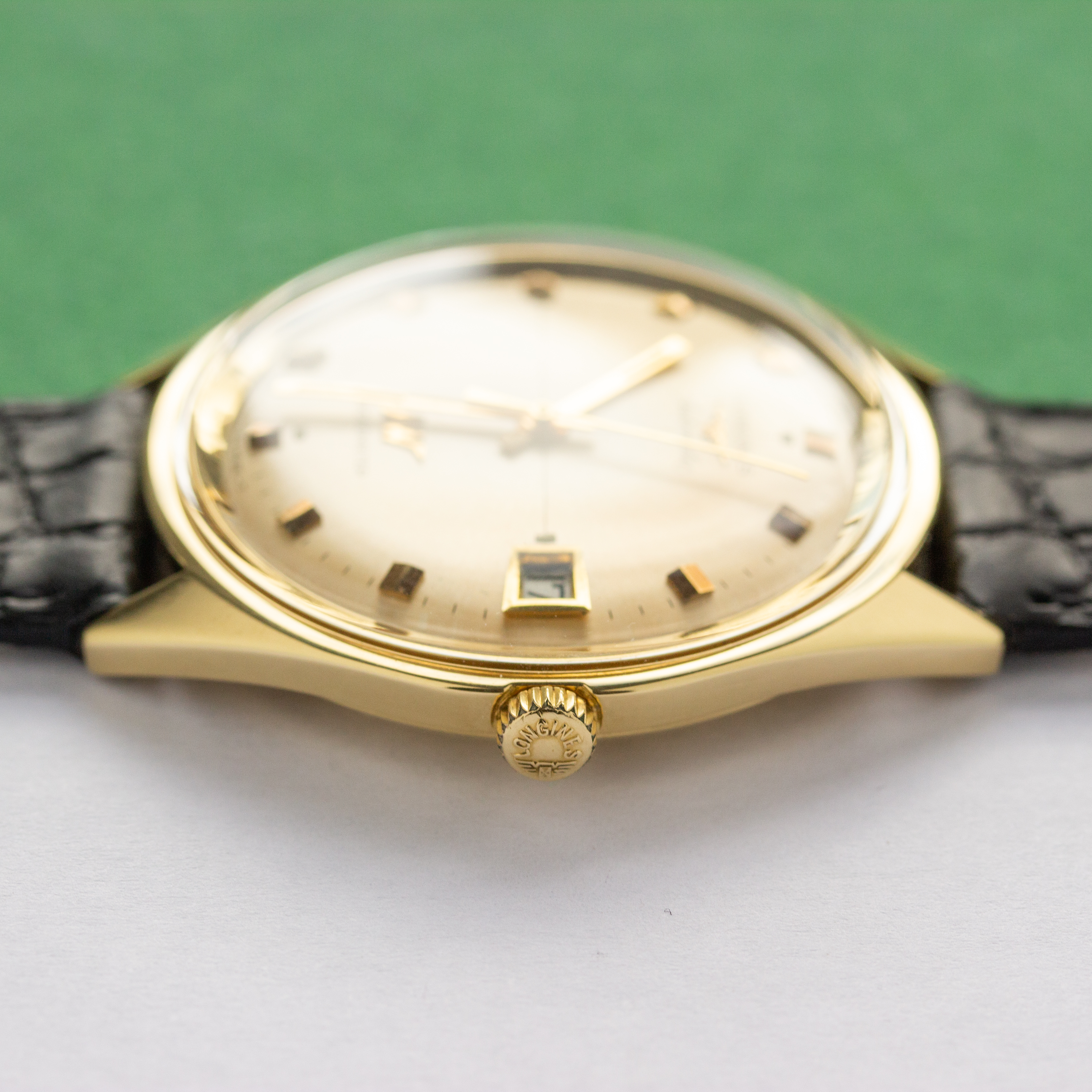 View of Longines Ultra Chron Chronometer réf 7950 Crosshair dial Solid Yellow Gold 18k