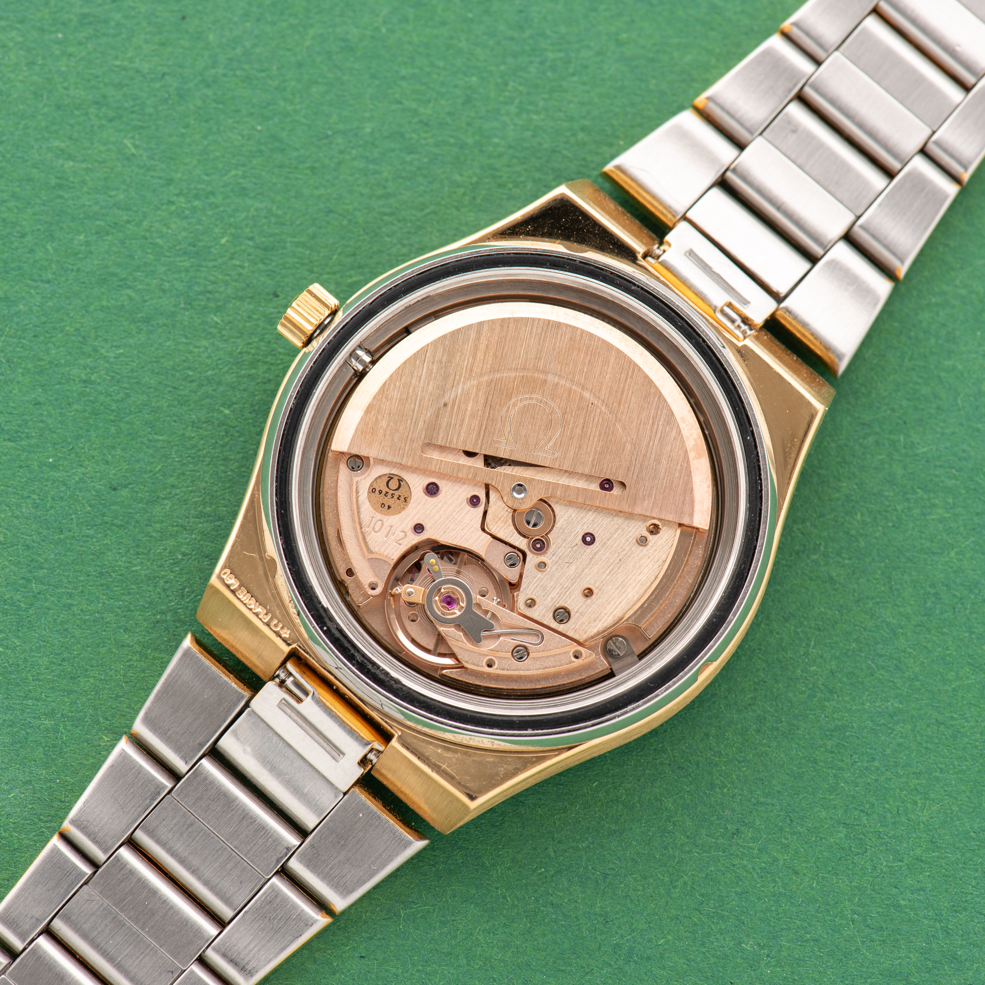 Zicht op Omega Seamaster Automatic 'Cosmic 2000' uit 1977 Ref 166.023