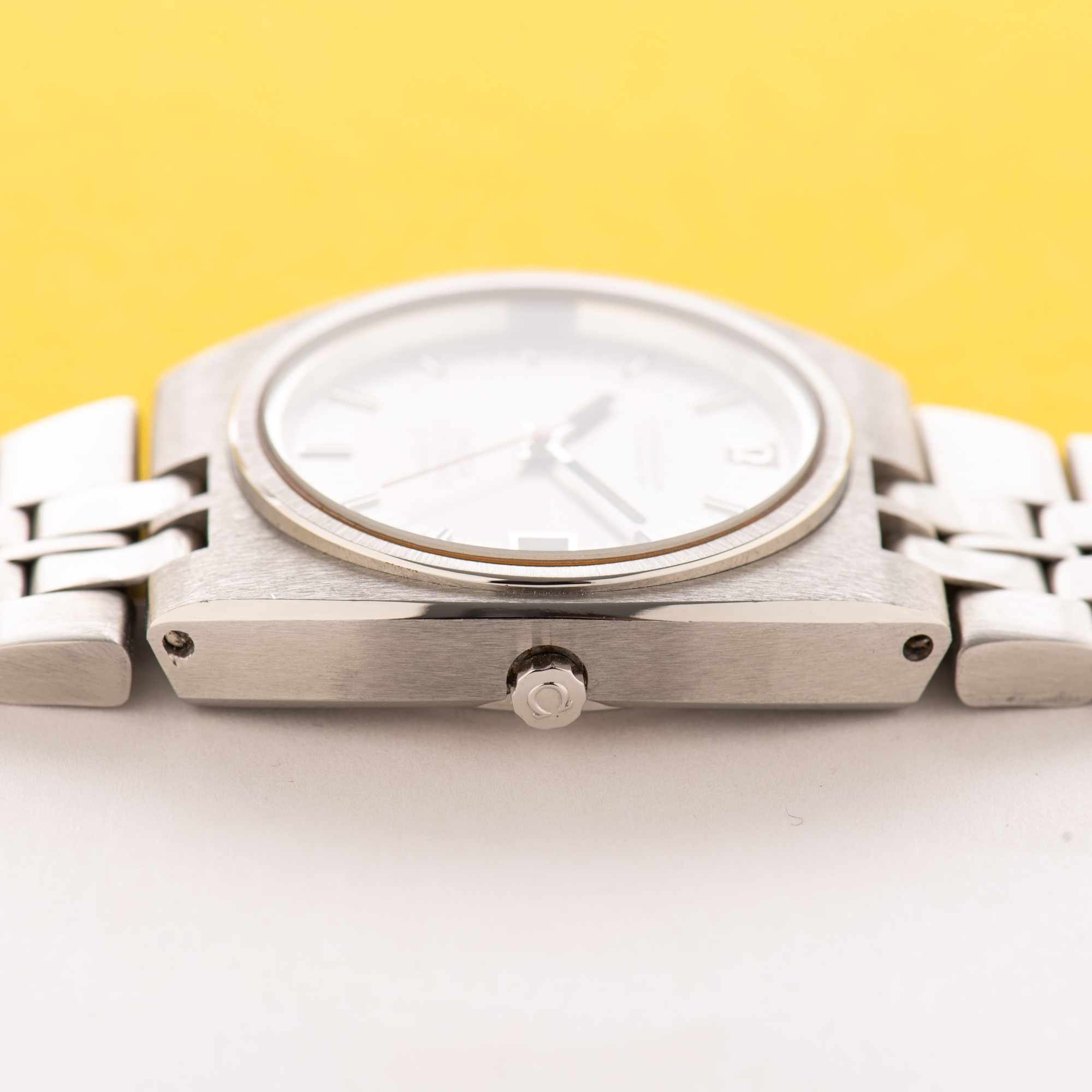 Zicht op Omega Constellation Electronic F300Hz D Shape from 1970 Ref 198.004