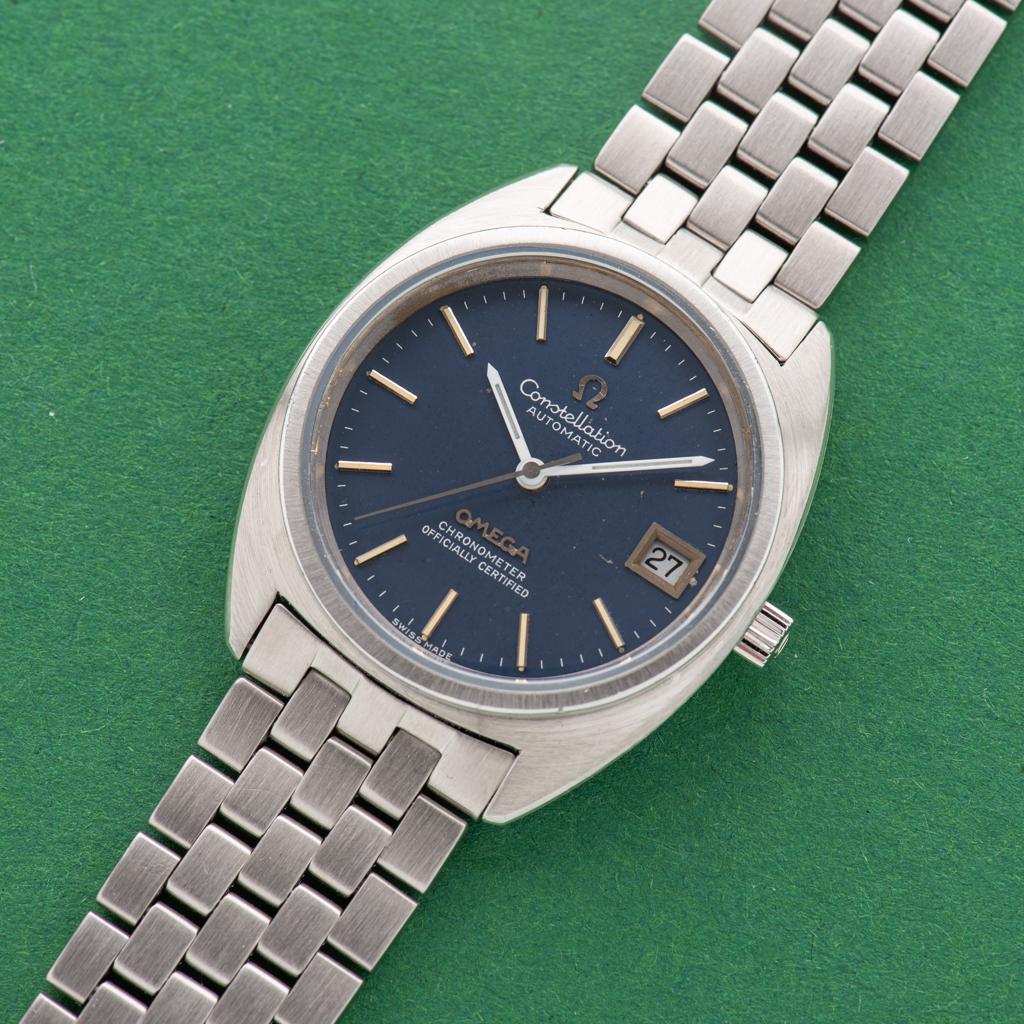 Zicht op Omega Constellation C Shape Japan Market JDM Blue Dial vanaf 1971 Ref 168.0056