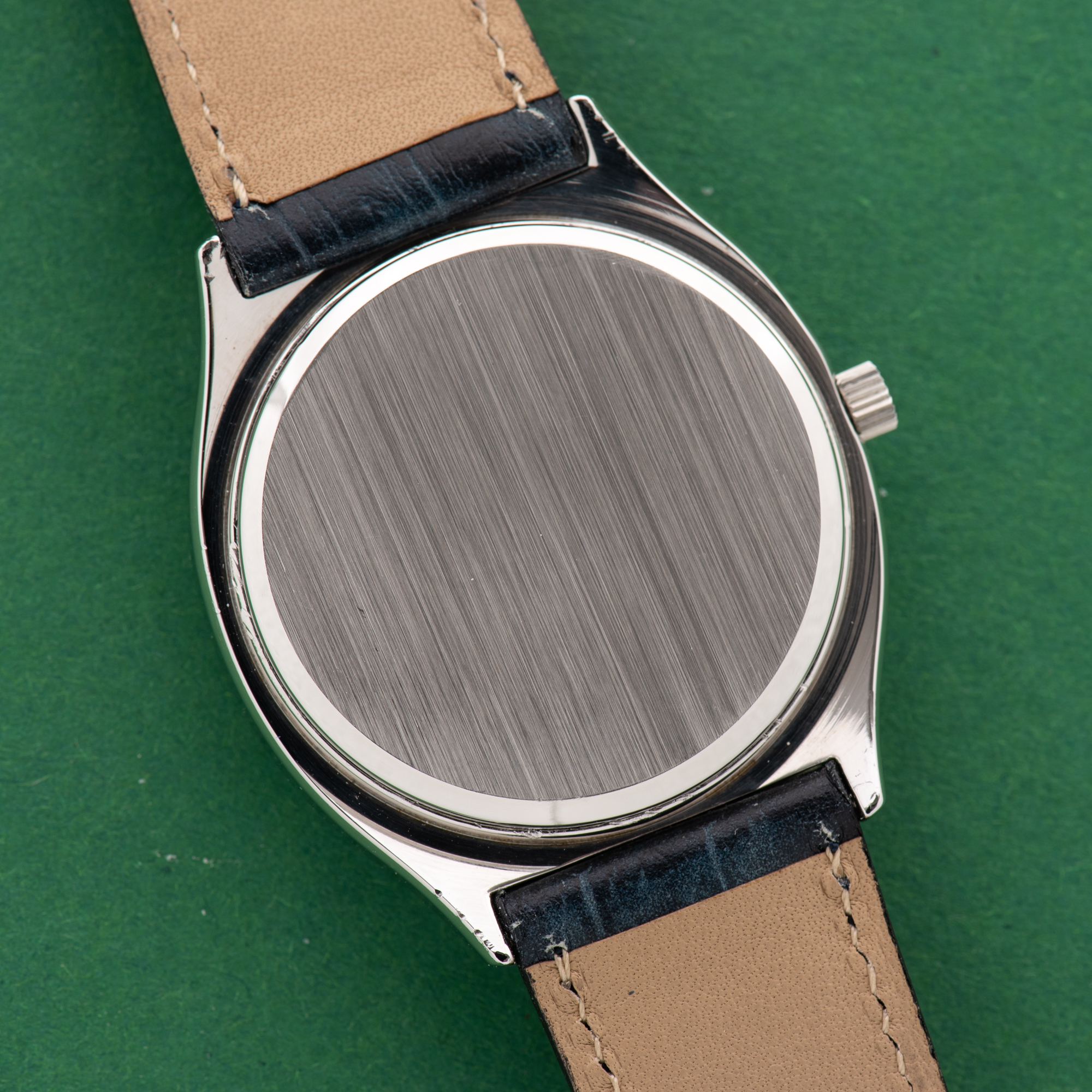 Vue de Omega Seamaster Quartz Date Grey Dial Réf 196.0072