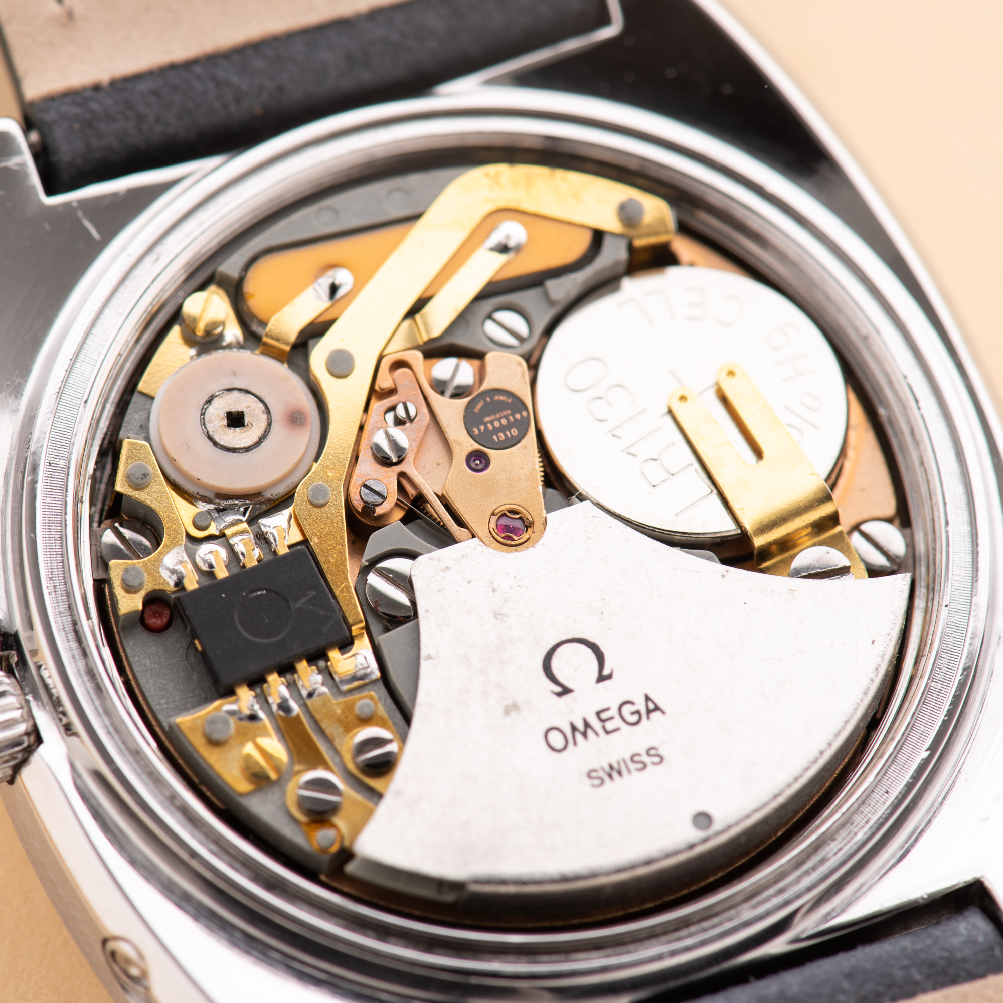 Zicht op Omega Genève Megaquartz 32 KHz Blue Day Date from 1973 Réf 196.0030