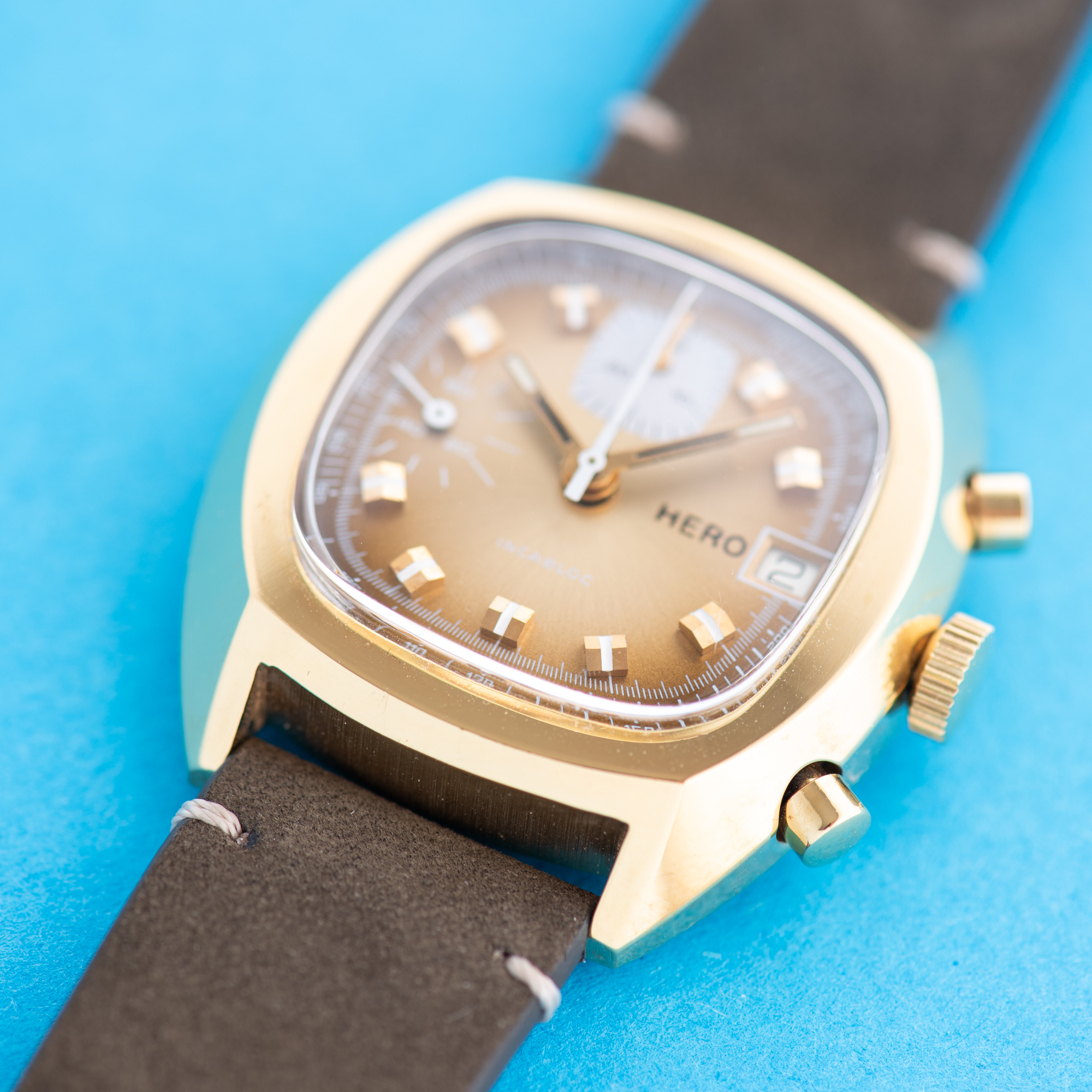 Zicht op Hero chronograph  incabloc New Old Stock valjoux 7765