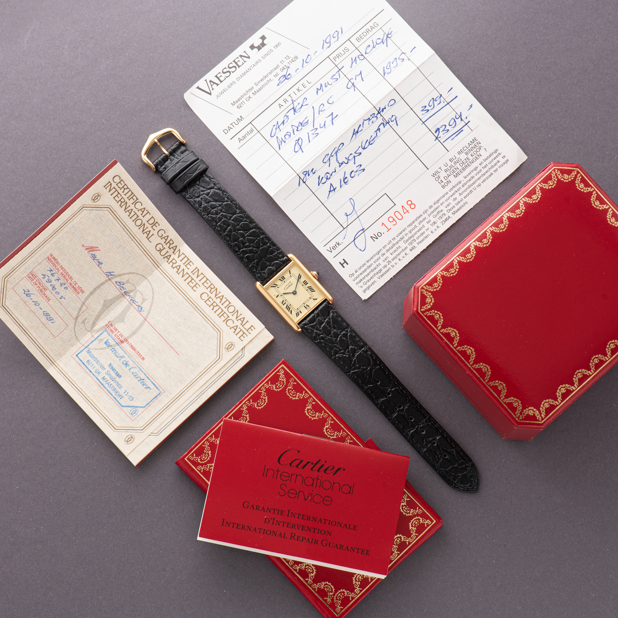 Zicht op Cartier Tank De Must Vermeil Romeinse wijzerplaat Grand Model GM Ultra Volledige set Ref 590005