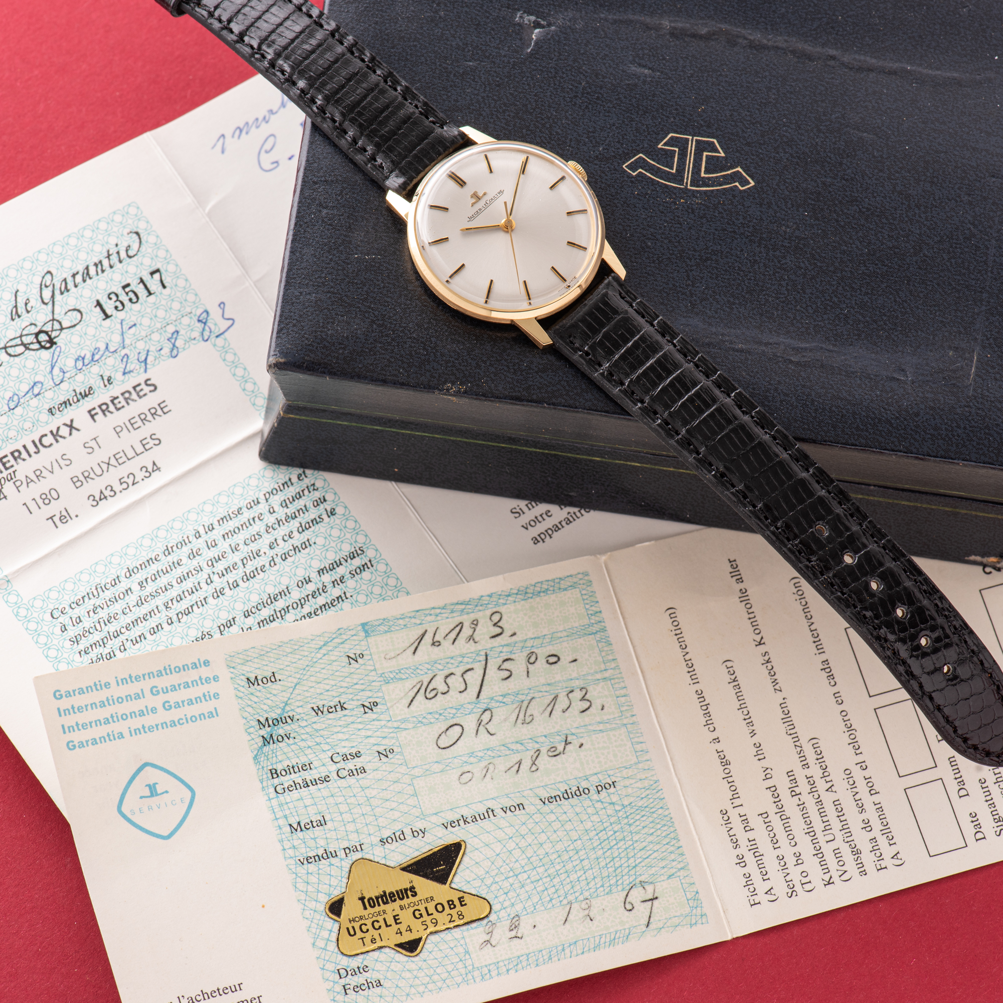 View of Jaeger LeCoultre Dress Watch Gold 18K Full Set from 1967 cal K885 Réf 21007
