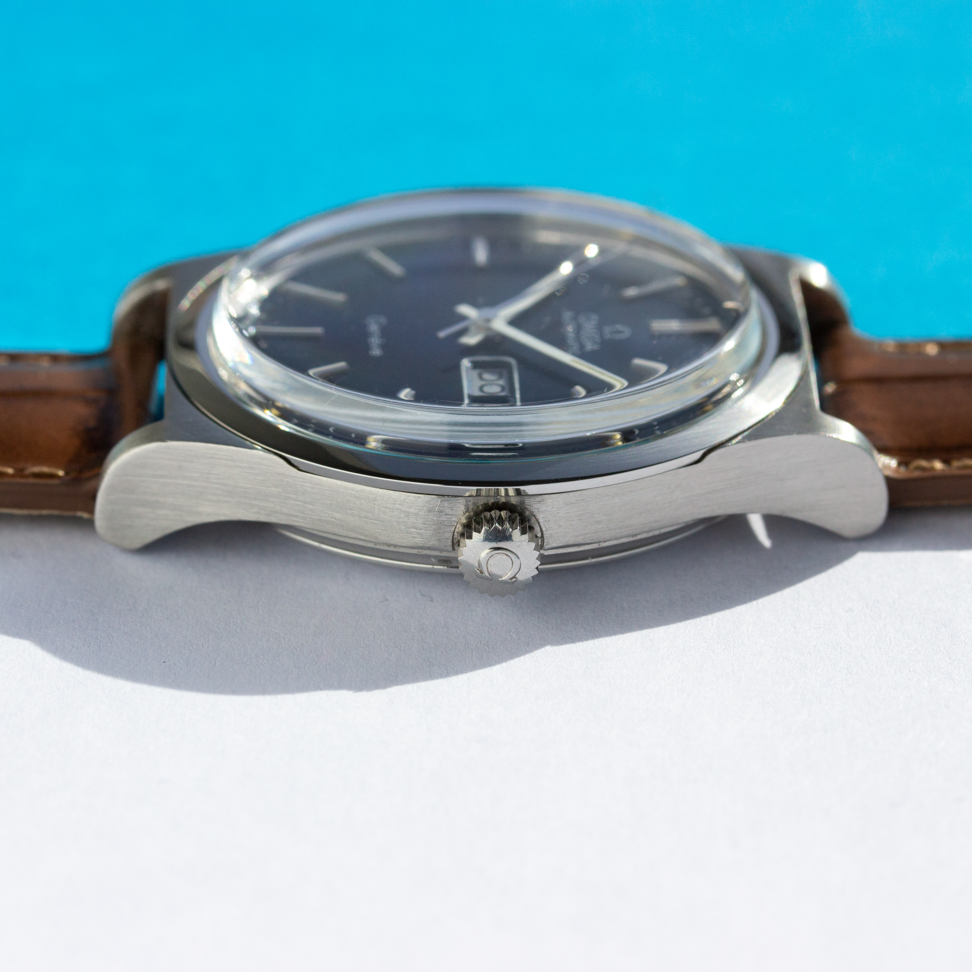Vue de Omega Genève Automatic Blue Day Date réf 166 0169