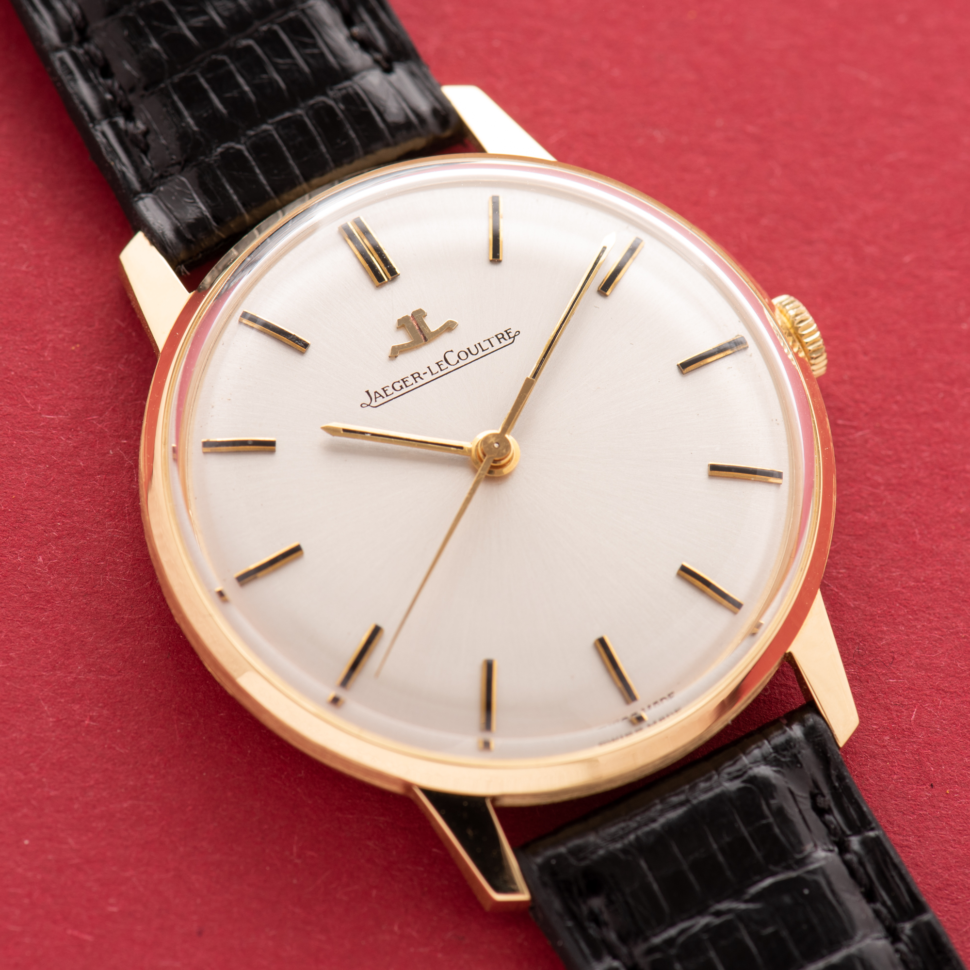 View of Jaeger LeCoultre Dress Watch Gold 18K Full Set from 1967 cal K885 Réf 21007