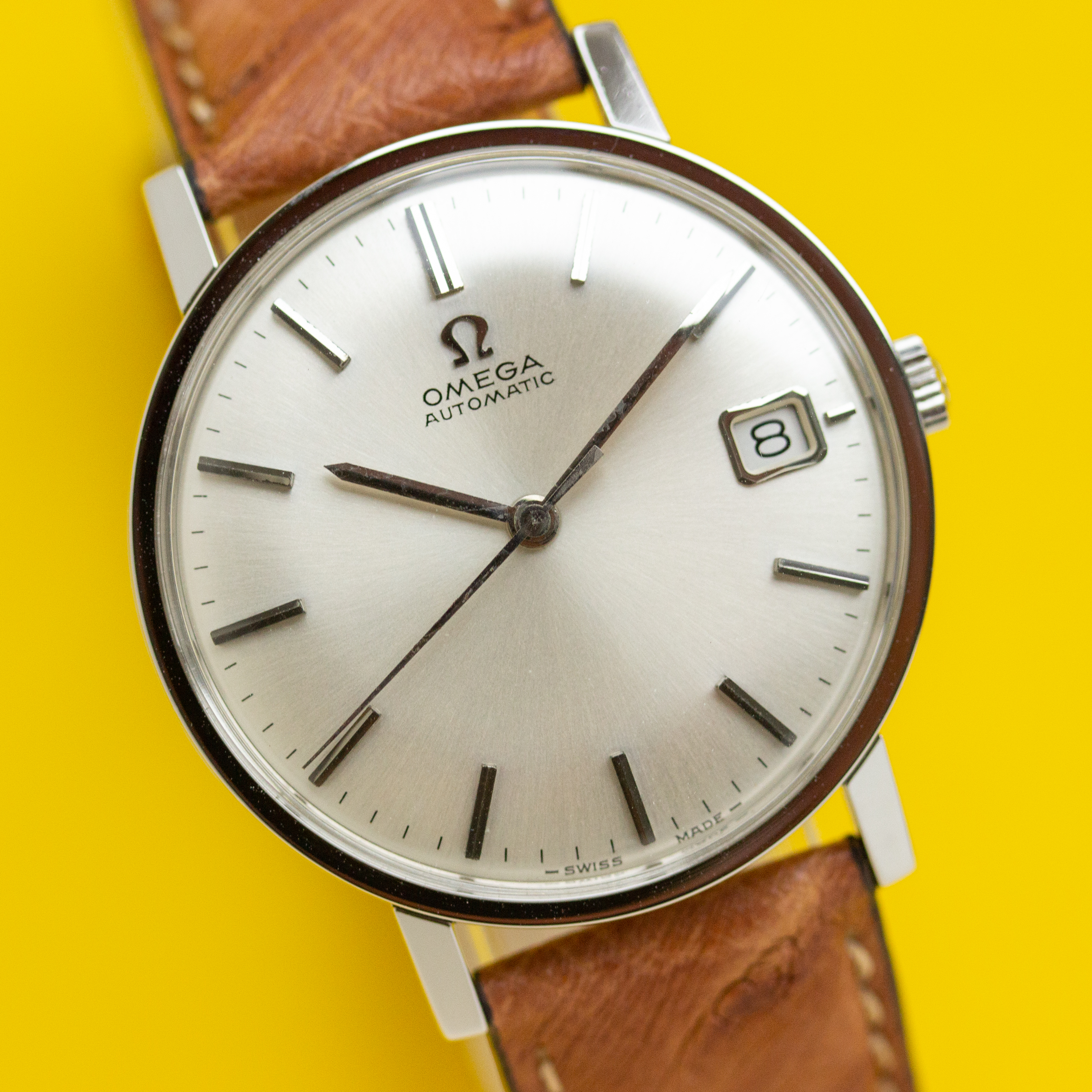 Vue de Omega Automatic Date Dress réf 162.009 From 1965