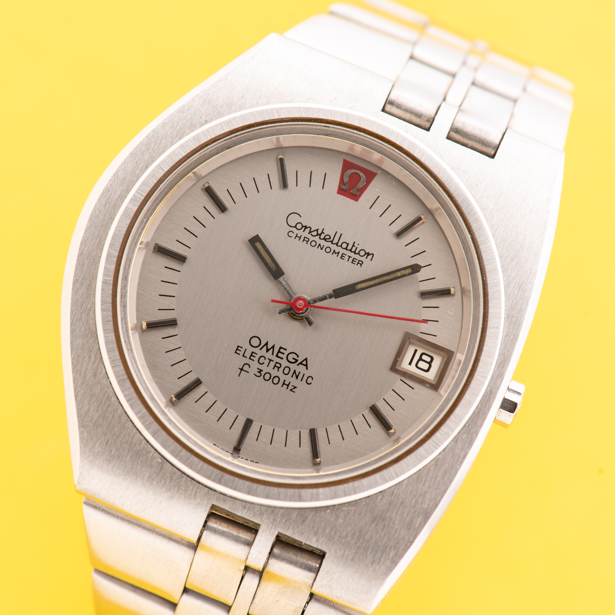 Zicht op Omega Constellation Electronic F300Hz D Shape from 1970 Ref 198.004