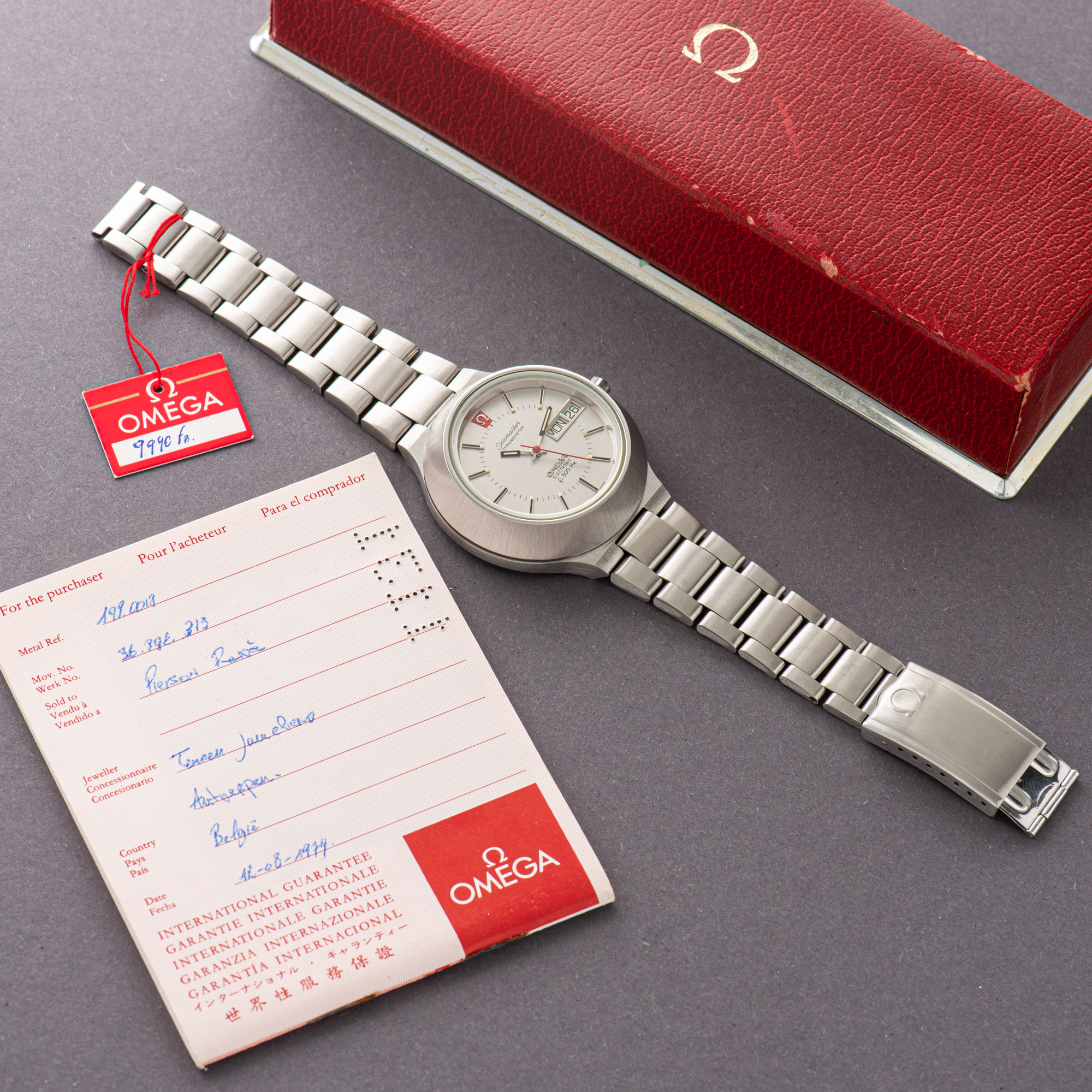 View of Omega Seamaster Electronic Chronometer F300Hz DayDate Full Set 1974 Réf 198.0018