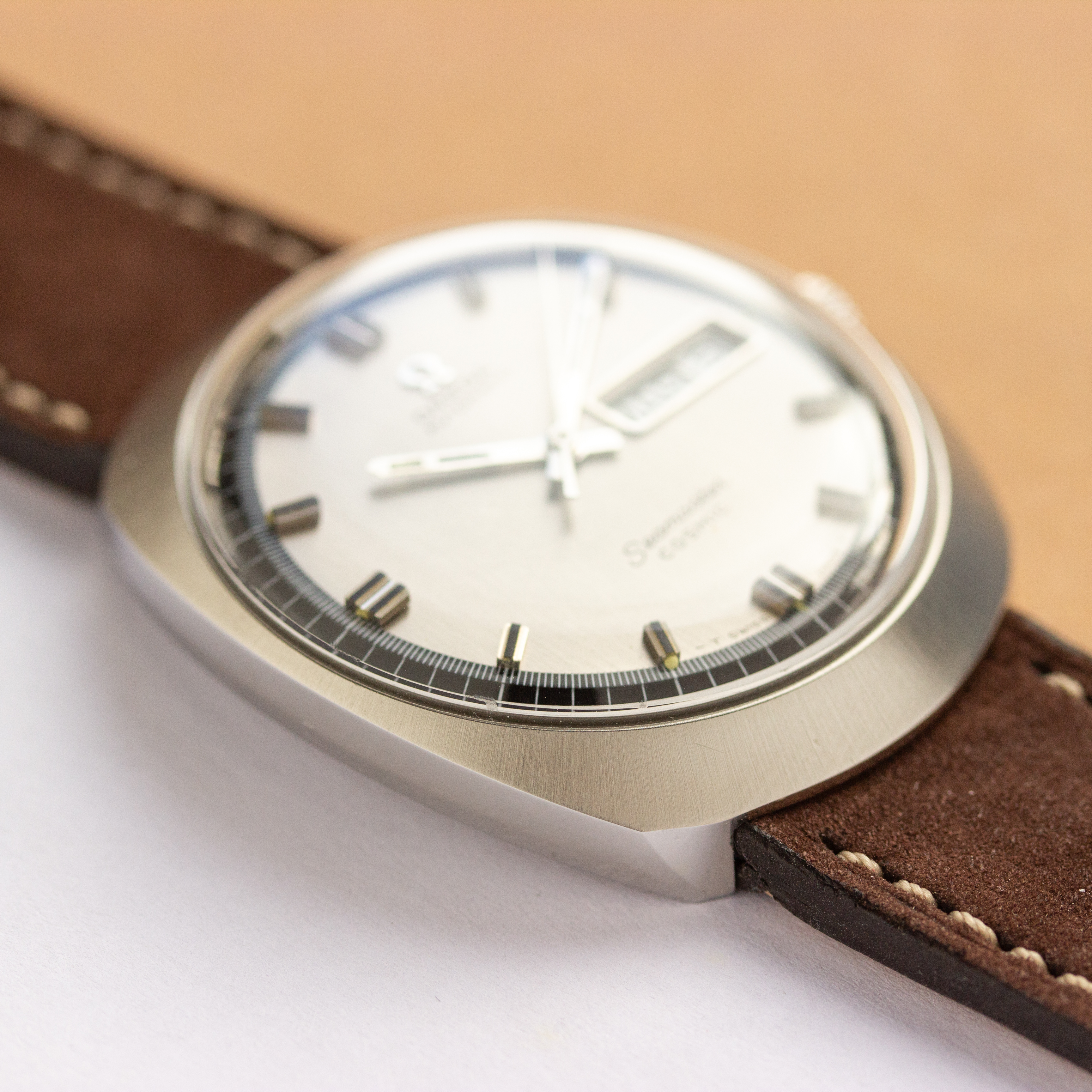 Vue de Omega Seamaster Cosmic Day Date Automatic Réf 166.035