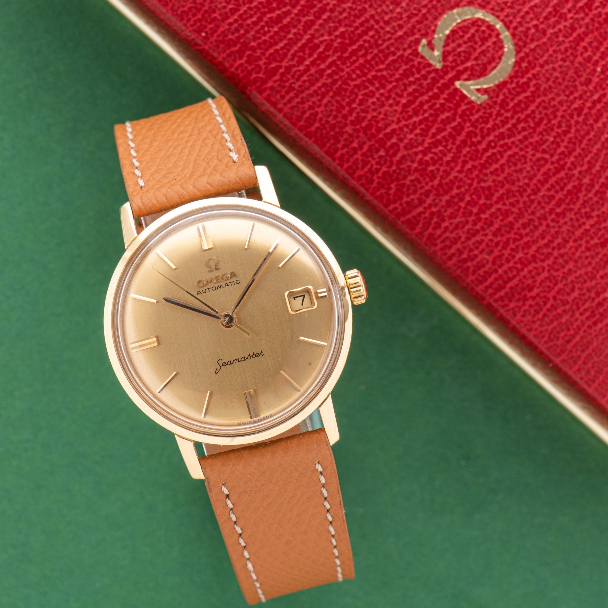 Zicht op Omega Seamaster 'Pre De Ville' Automatic OM Dial 18K from 1961 Réf 166.020