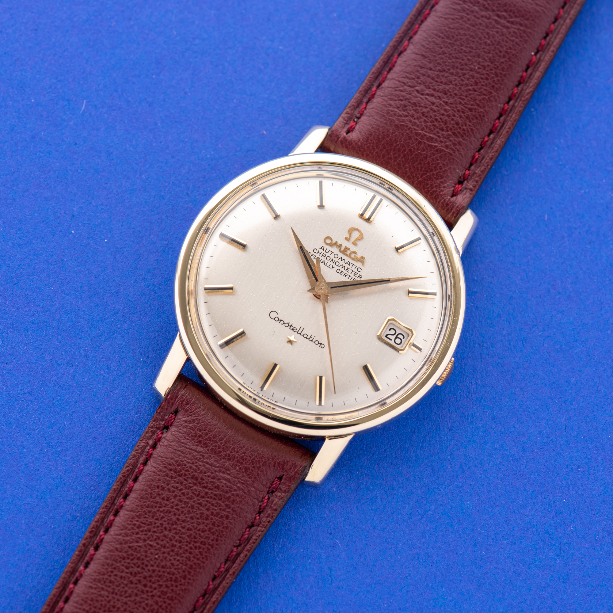 Zicht op Omega Constellation Automatic Hidden Crown from 1966 Réf 168.010