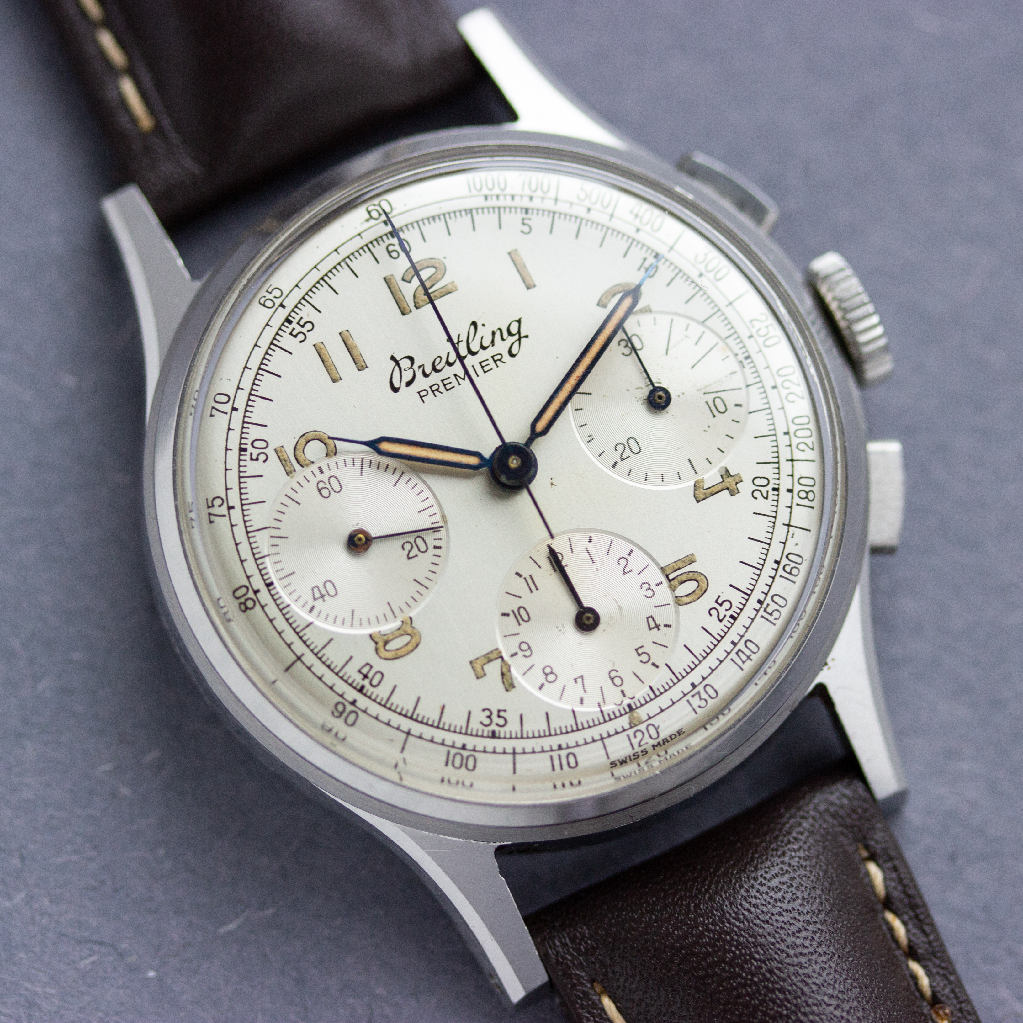 Vue de Breitling Premier Chronograph réf 787