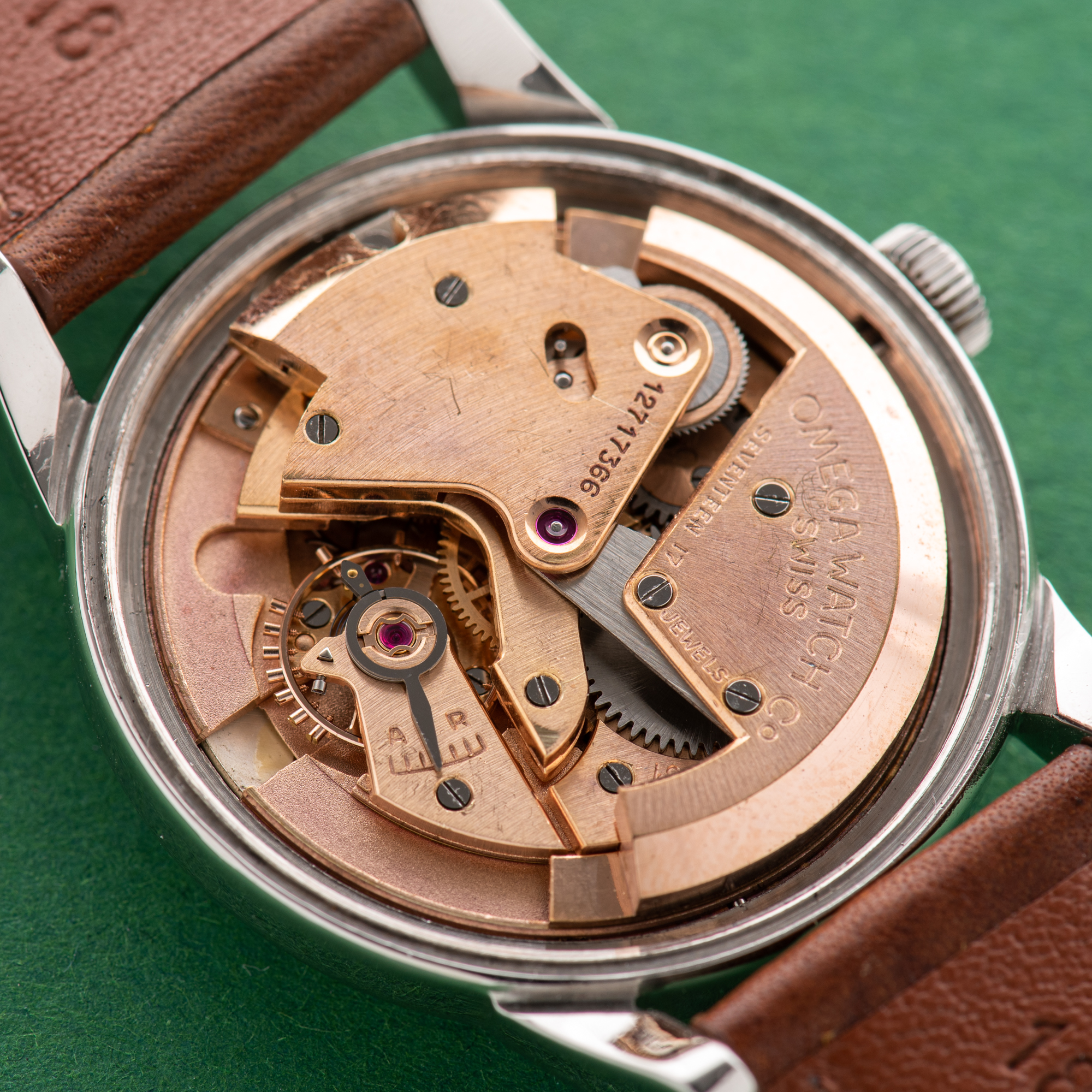 Vue de Omega Seamaster Automatic Bumper Beefy Lugs from 1951 Réf 2577