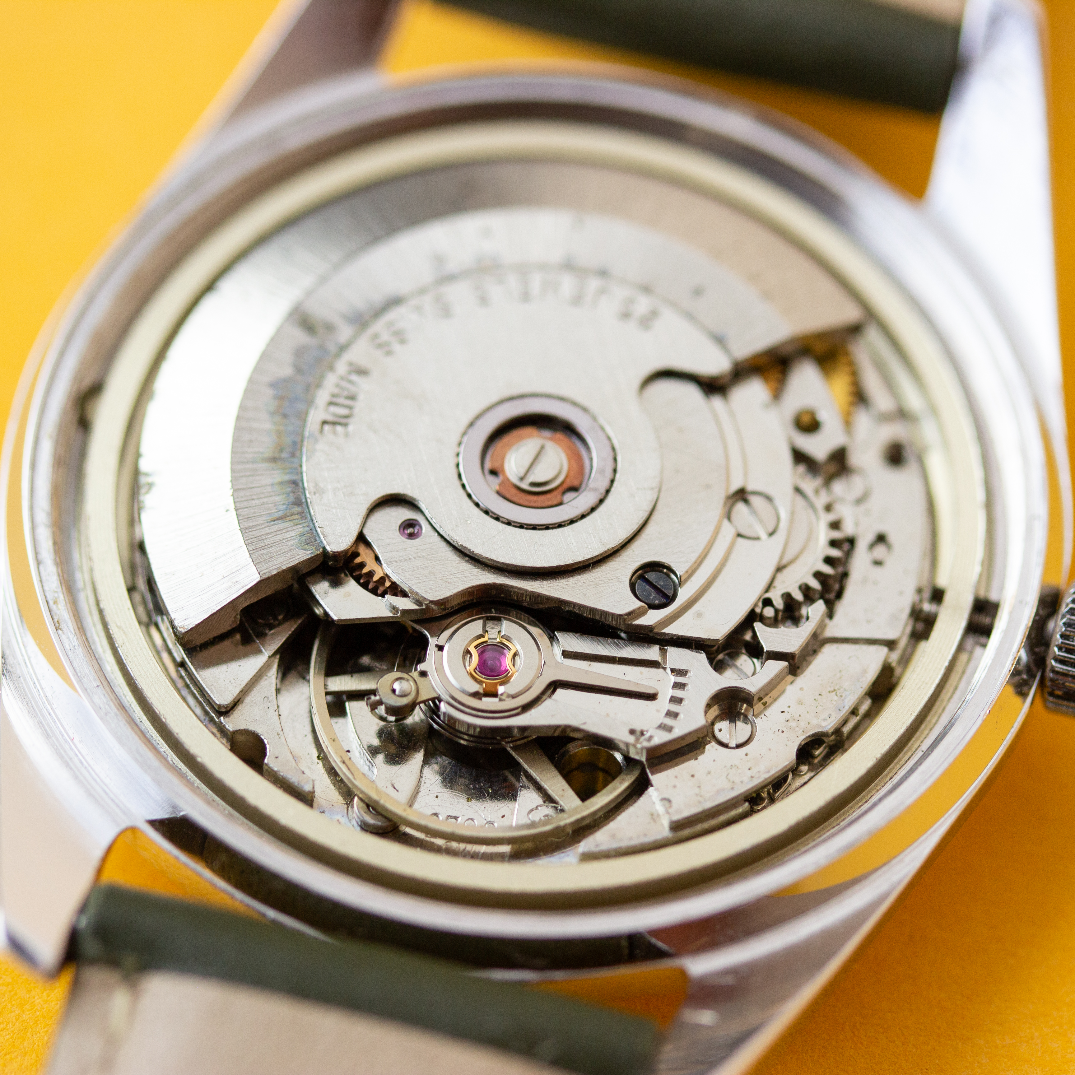 Vue de Yema Dress Automatic Date 25 Jewels
