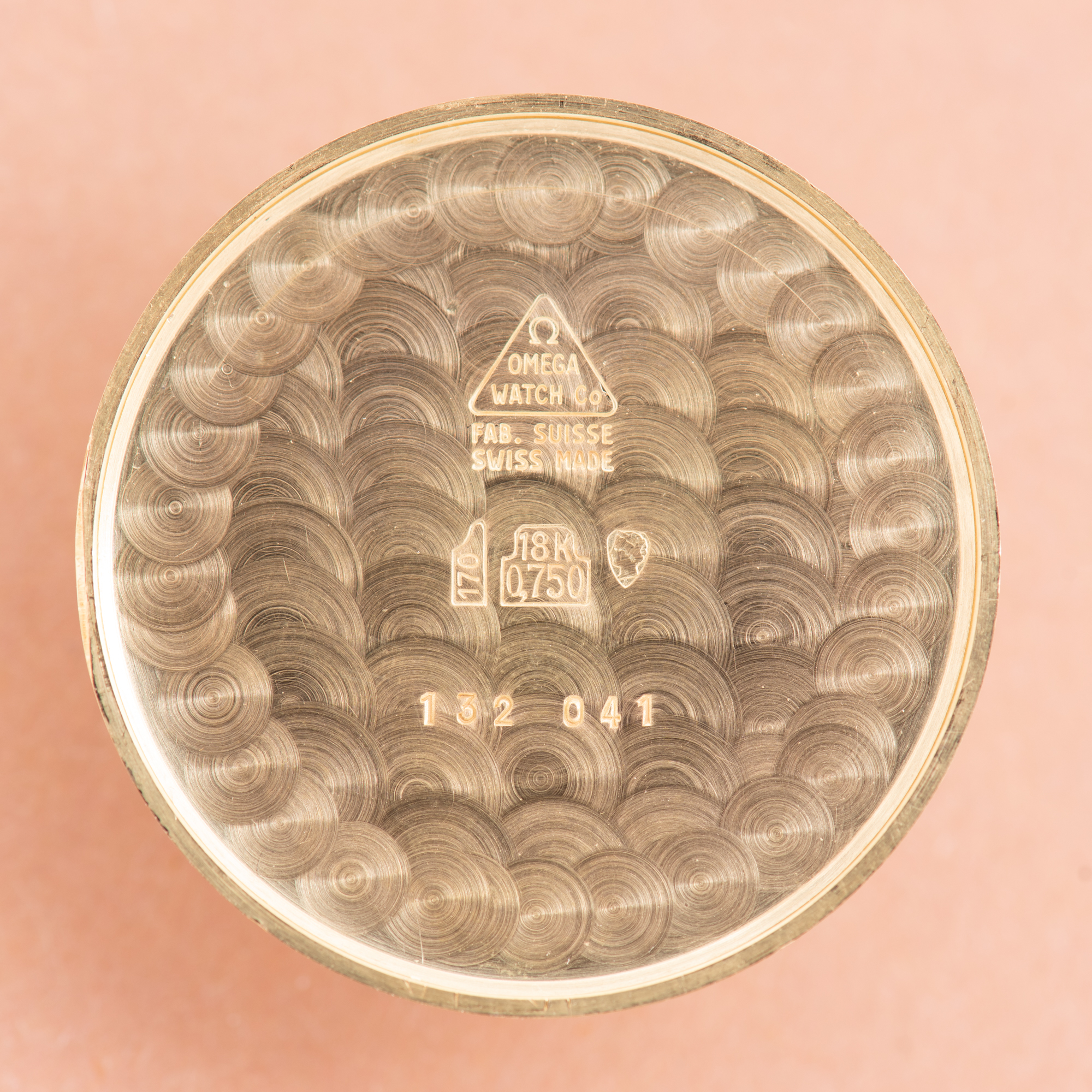 Vue de Omega Dress Watch Date 18K Yellow Gold from 1966 Réf 132.041