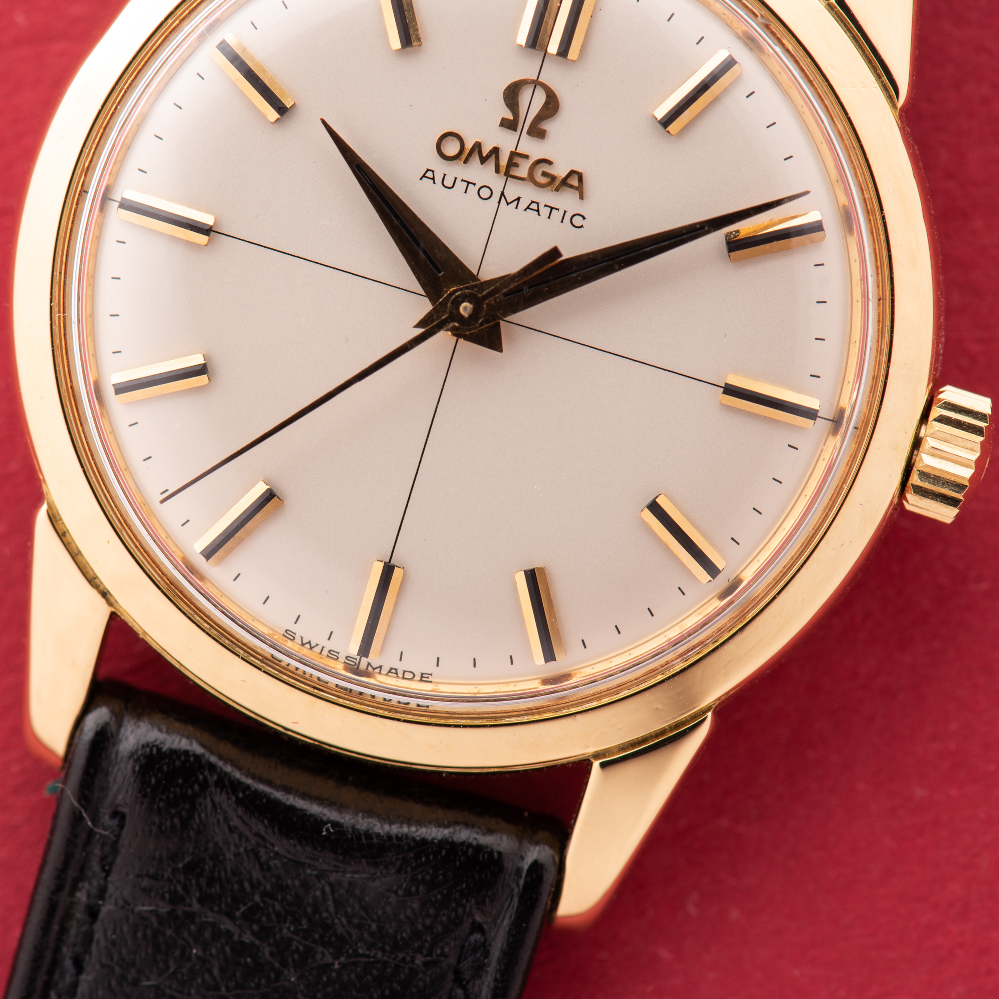 Vue de Omega Seamaster Automatic 18K Yellow Gold Onyx Index from 1959 Réf 14704