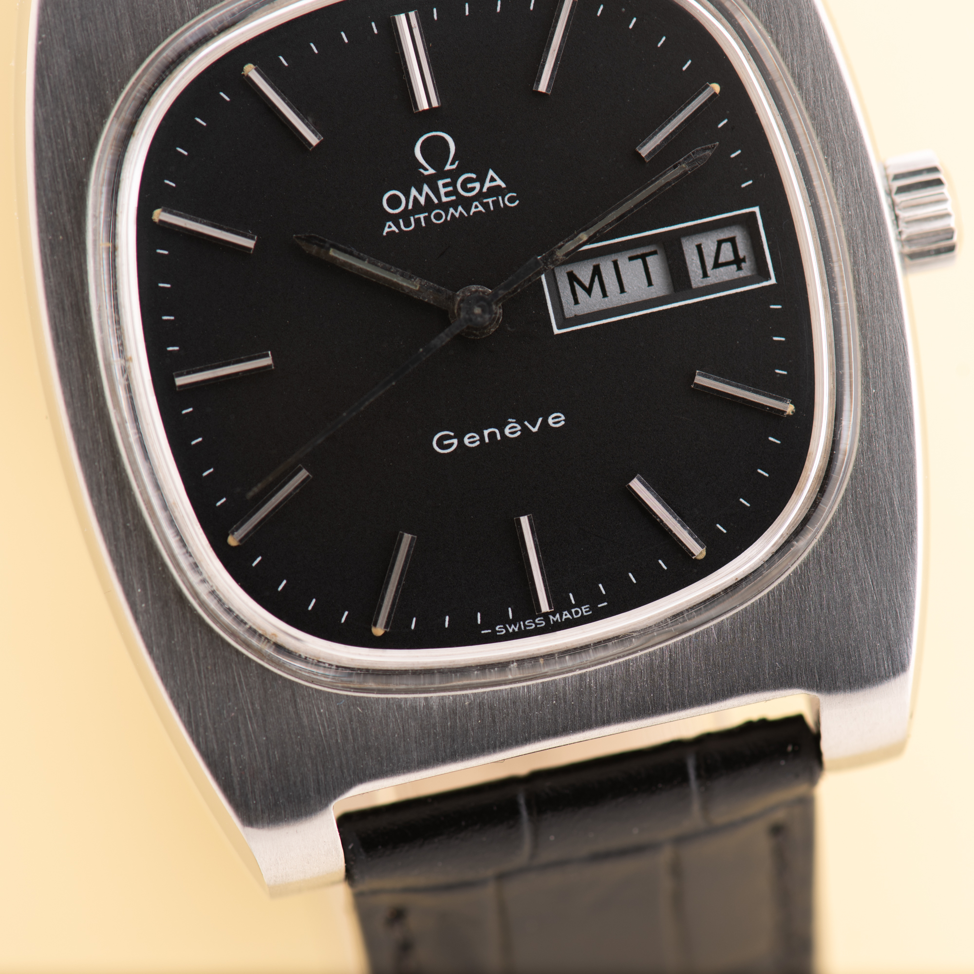 Vue de Omega Genève Automatic Day Date Matt Black from 1974 Réf 166.0188