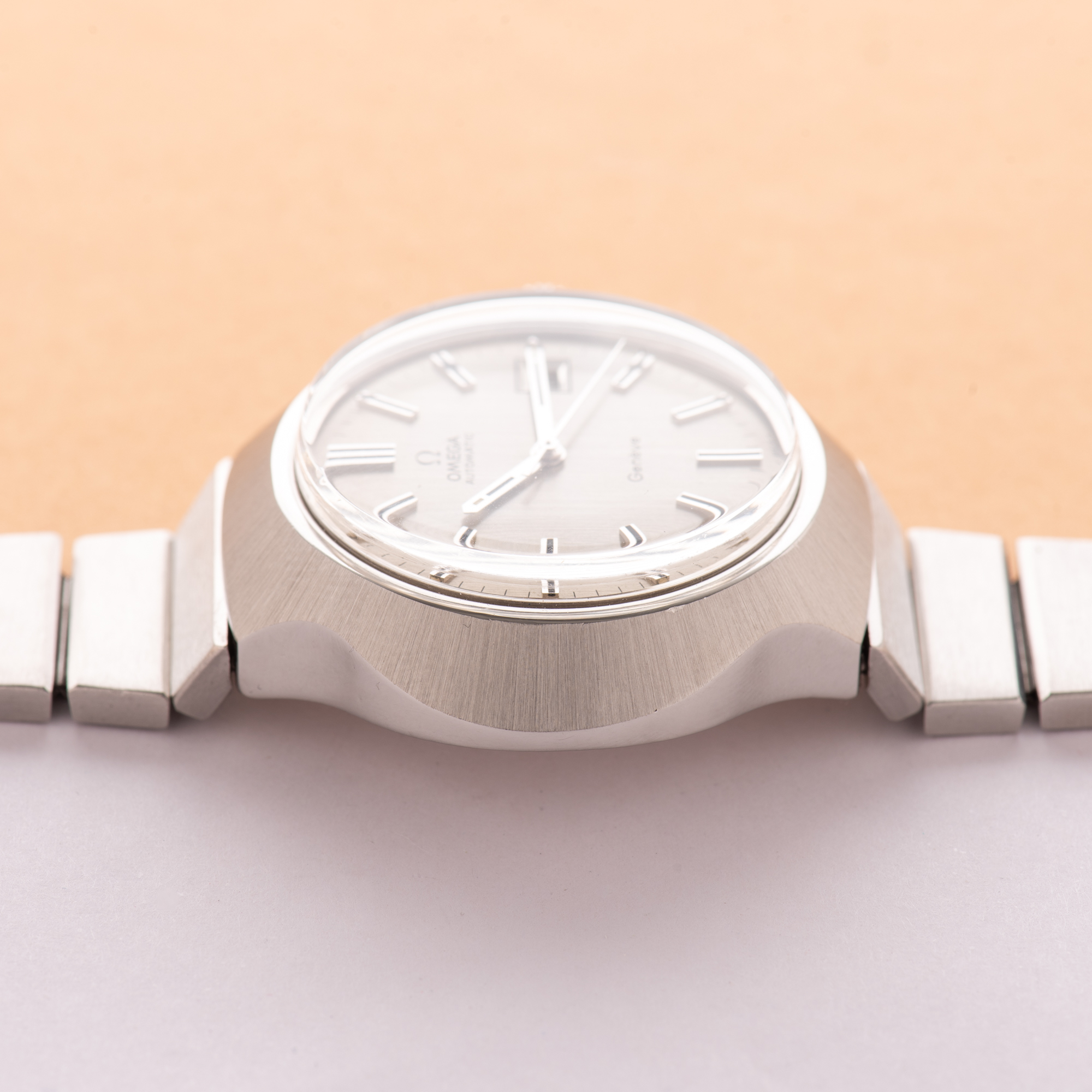 Vue de Omega Genève Stingray Cobra Automatic Date from 1972 Réf 166.121