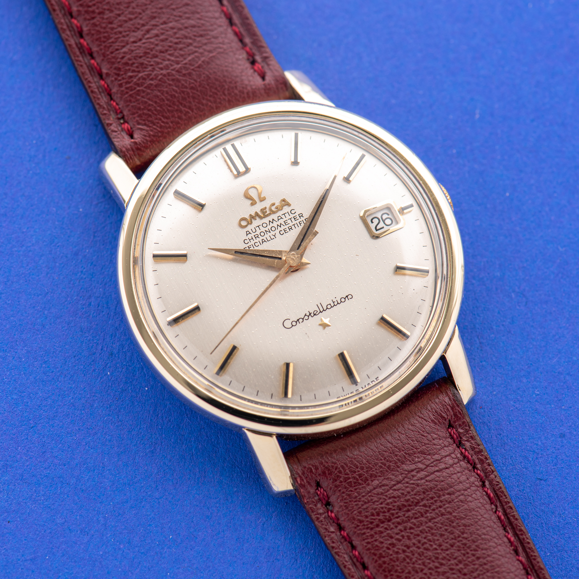 Zicht op Omega Constellation Automatic Hidden Crown from 1966 Réf 168.010