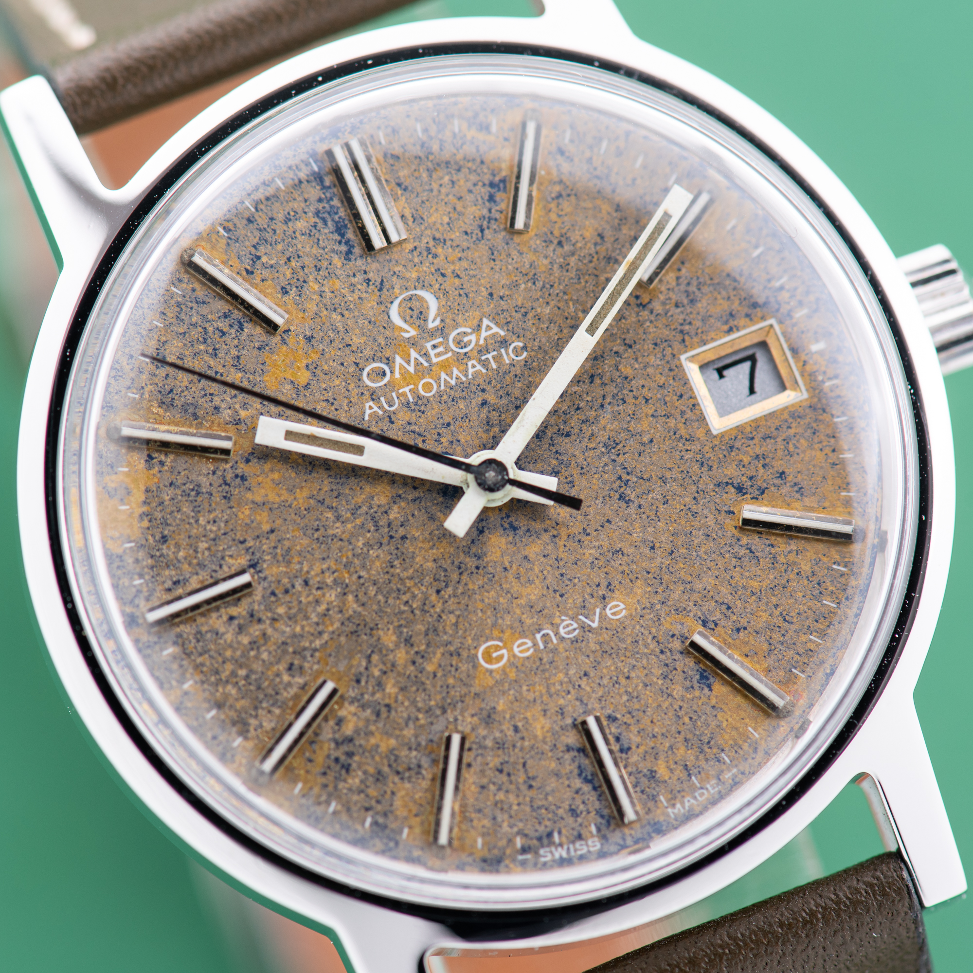 Vue de Omega Genève Automatic Date Blue Patina from 1973 Réf 166.0163