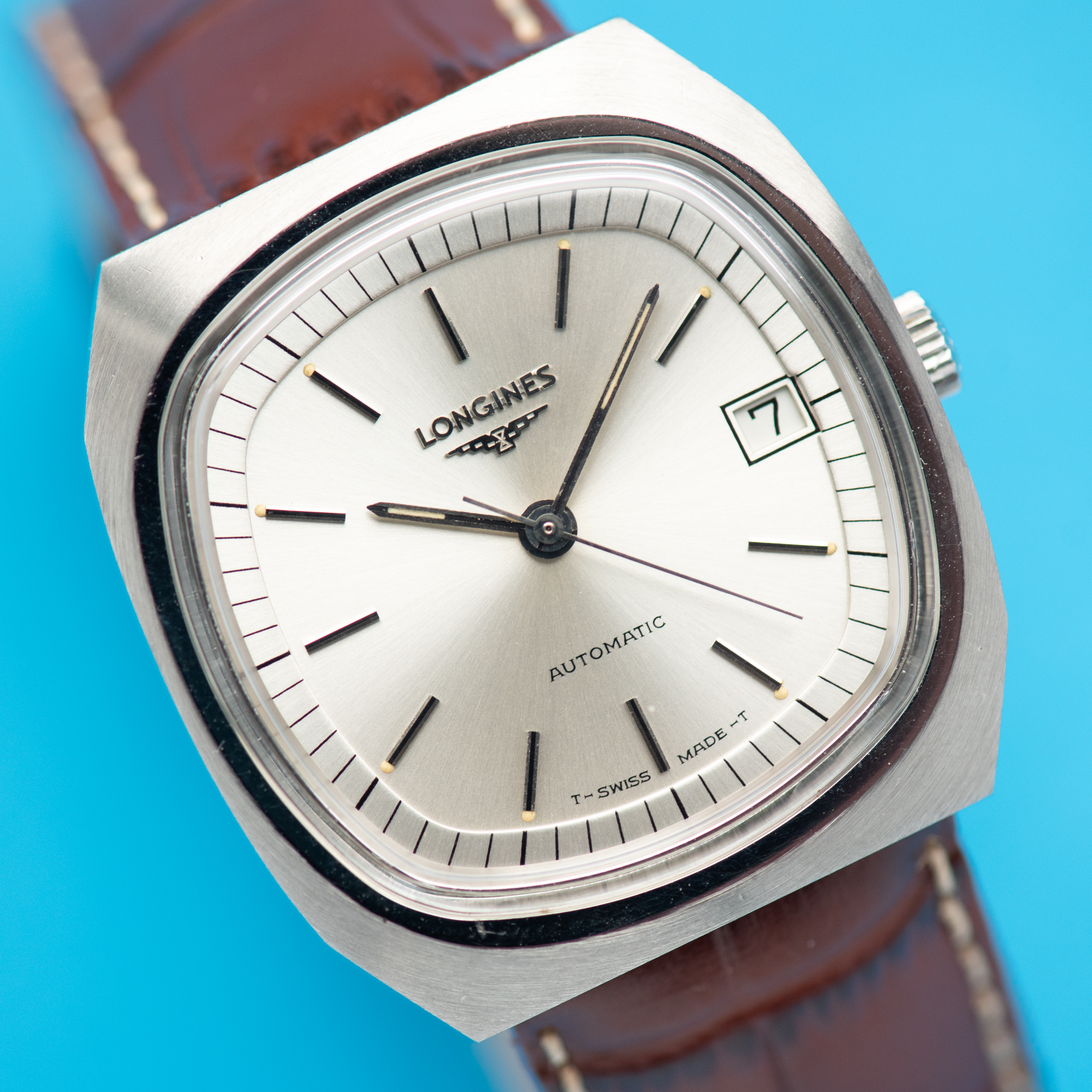 View of Longines Automatic Date Elegant Big Réf 2365 1970s