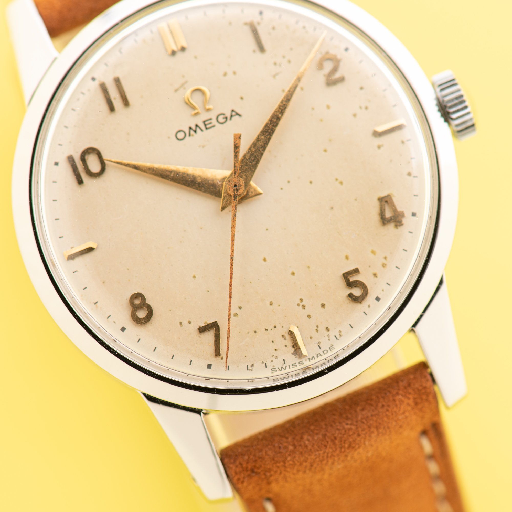 Vue de Omega Dress Watch Centre Seconds Arabic Dial from 1953 réf 2496