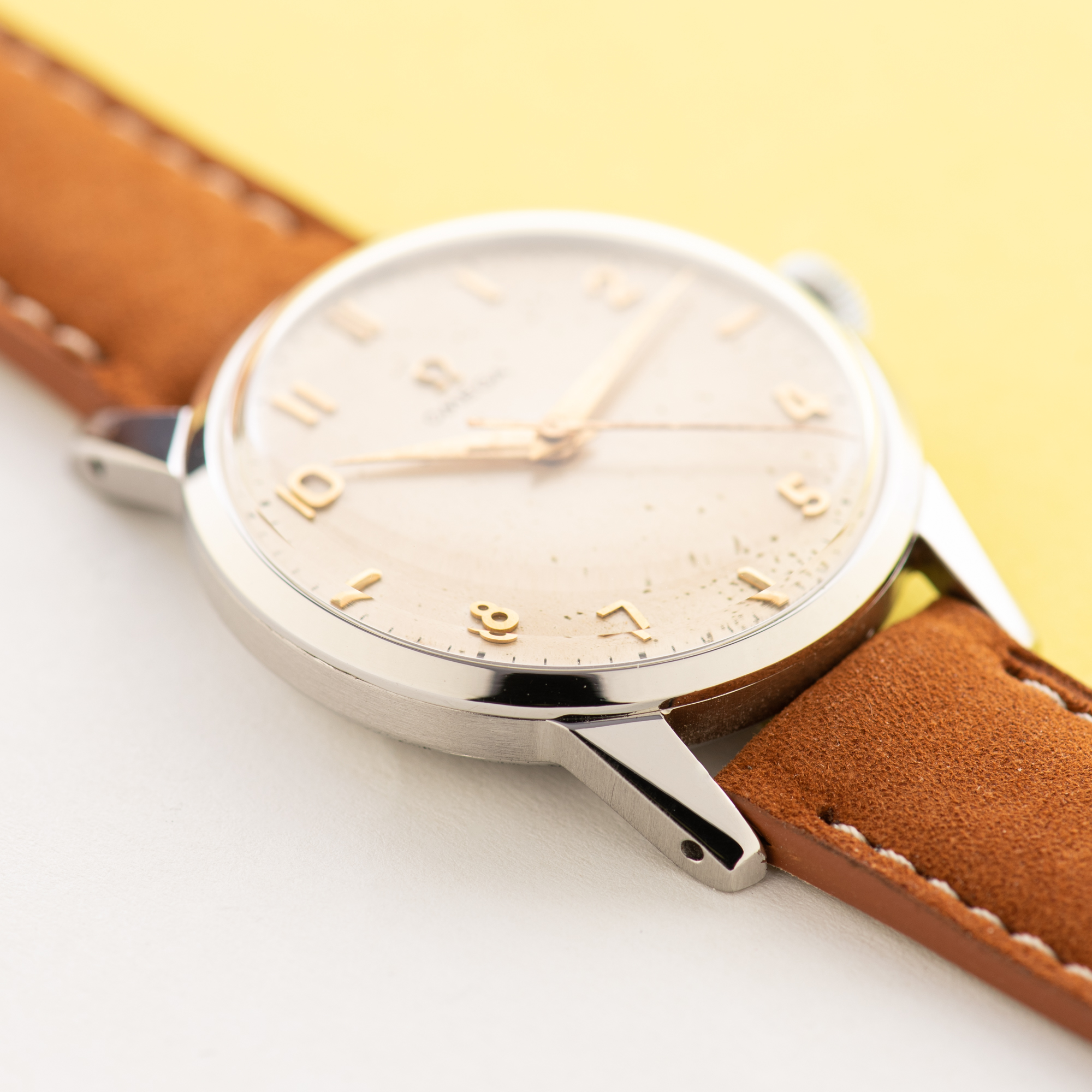 Vue de Omega Dress Watch Centre Seconds Arabic Dial from 1953 réf 2496