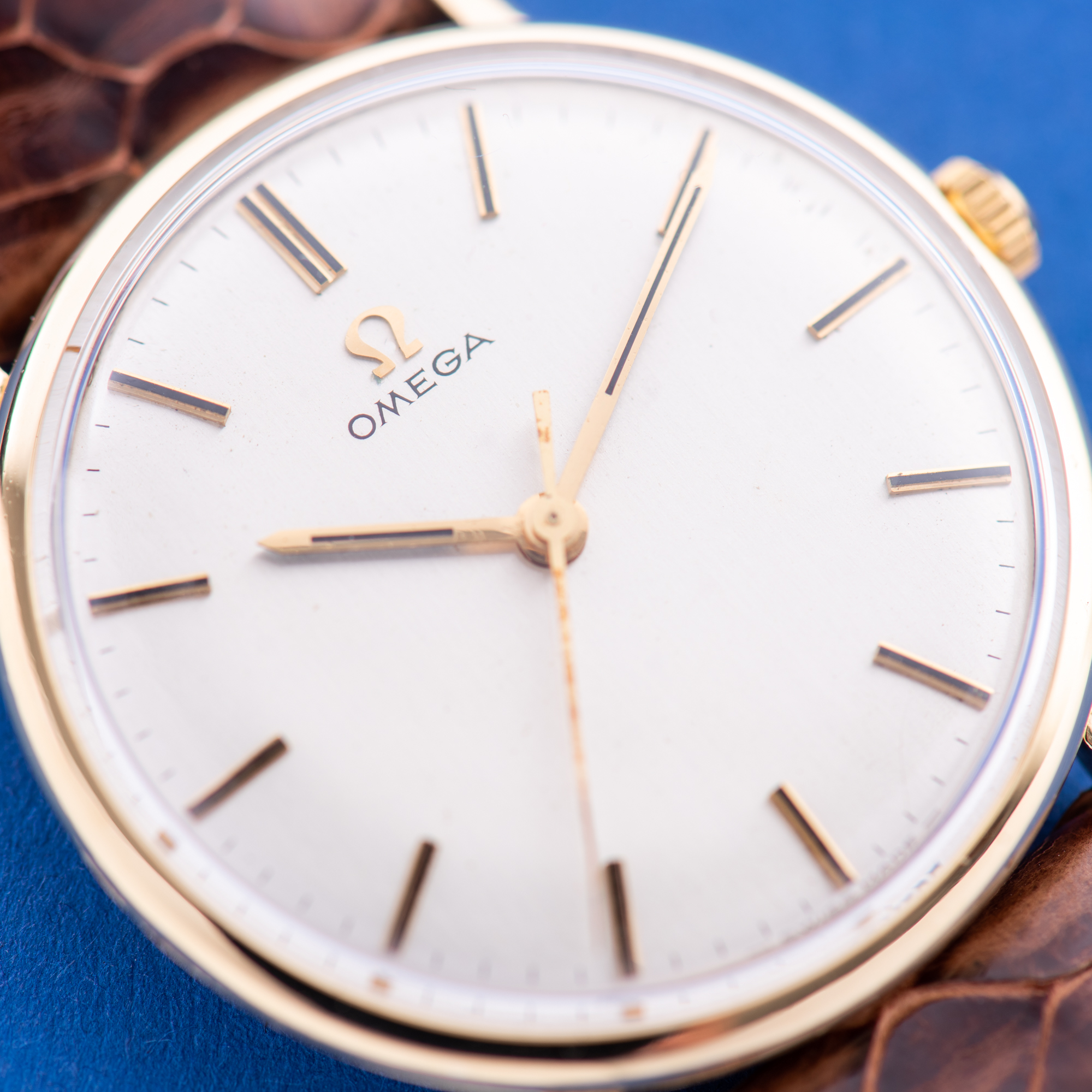 Vue de Omega Dress Watch Centre Seconds 18K Réf 131.016
