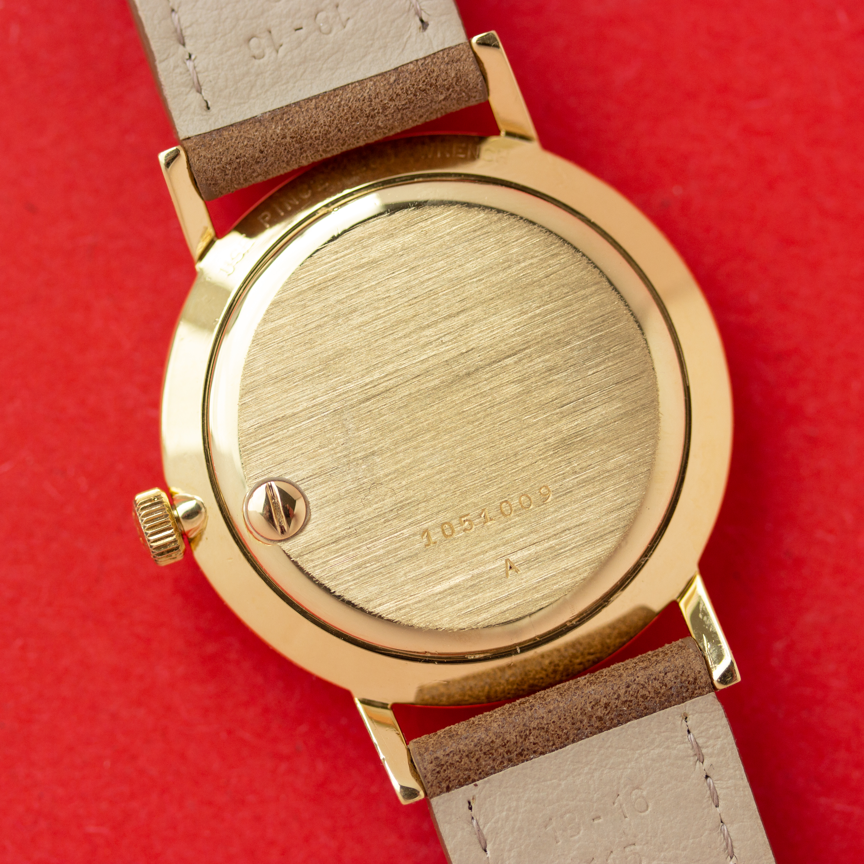 Vue de Jaeger LeCoultre Dress centre seconds 18K Rare monobloc Réf 21002