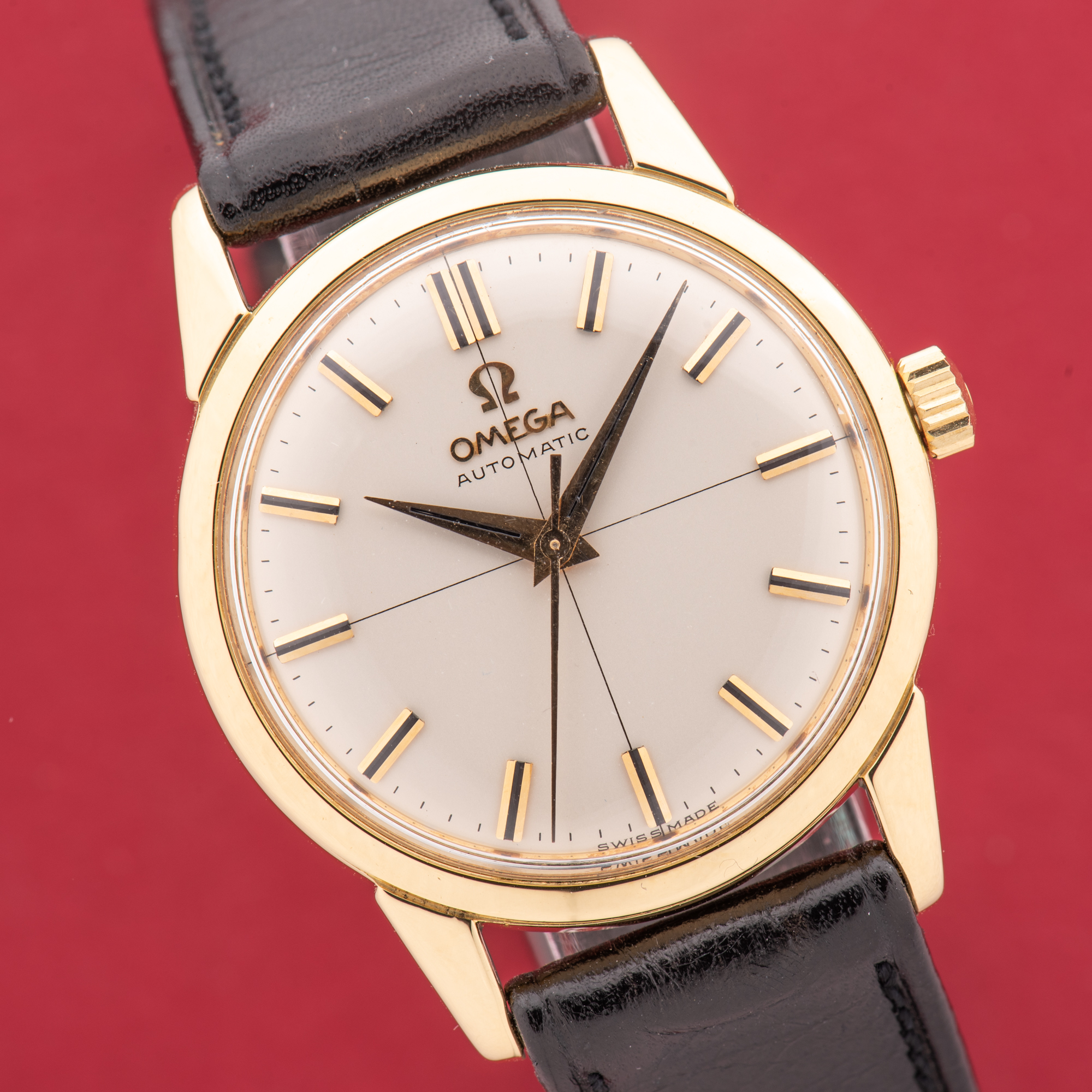 Vue de Omega Seamaster Automatic 18K Yellow Gold Onyx Index from 1959 Réf 14704