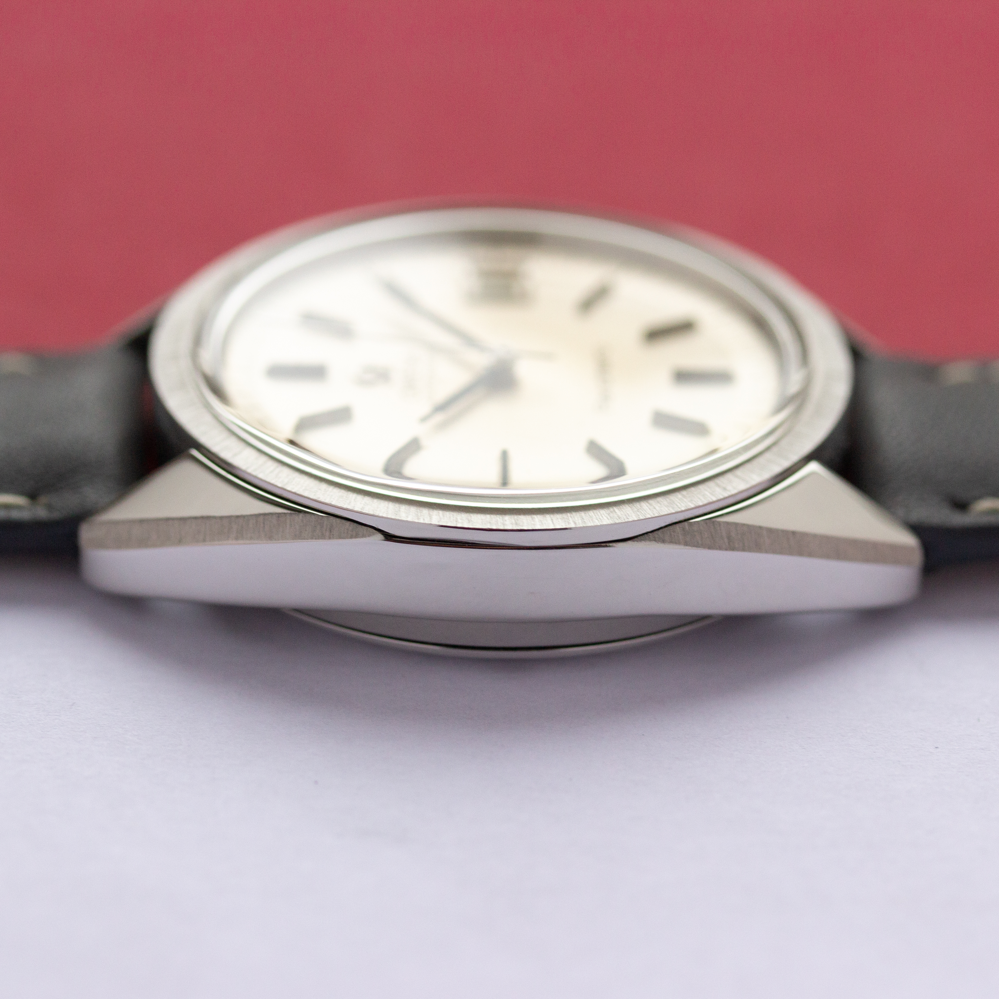Vue de Omega Ranchero Automatic Date Belgian market Réf 166.0218