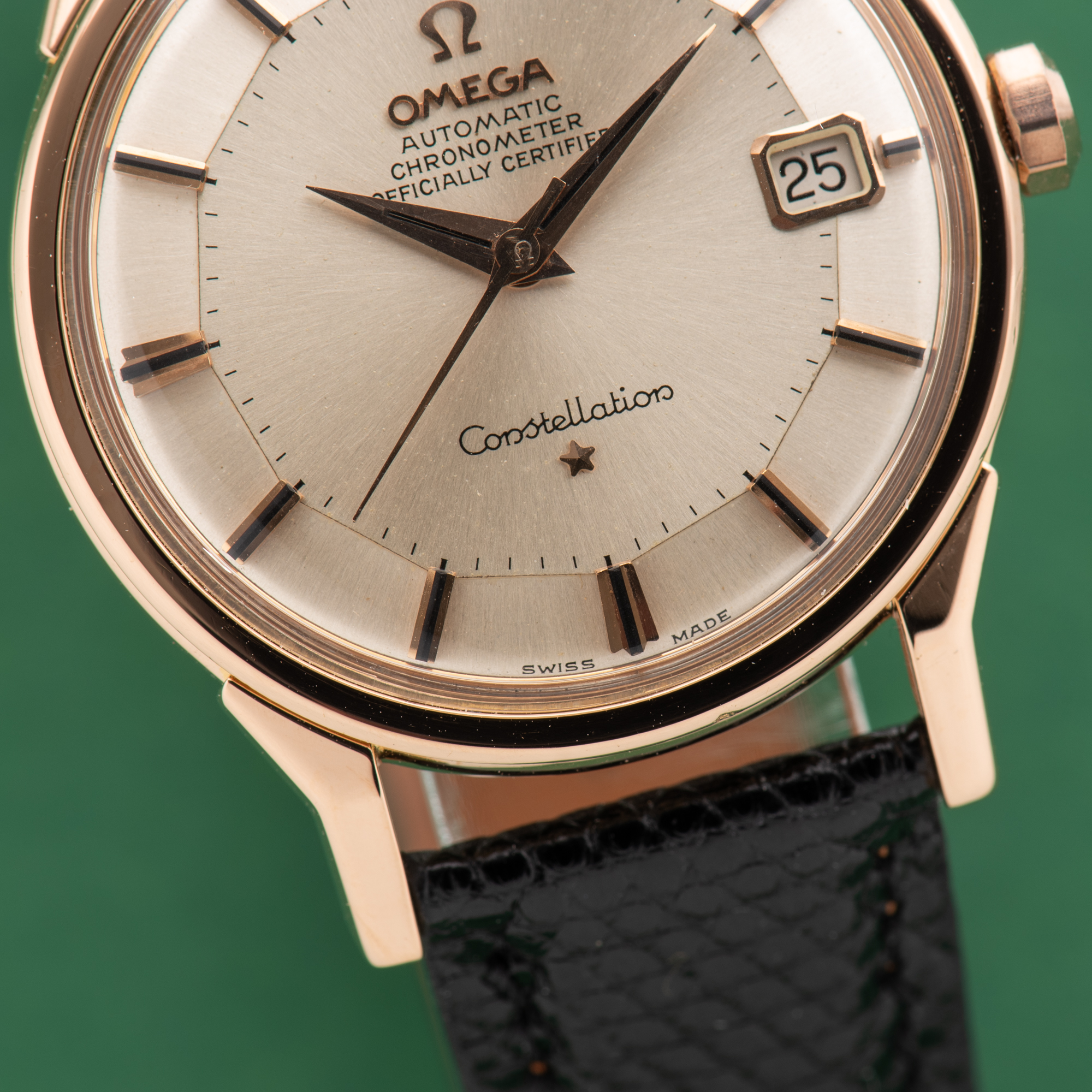 Vue de Omega Constellation Pie Pan 18K Gold Rosé Dog Leg Automatic 1964 Réf 168.005