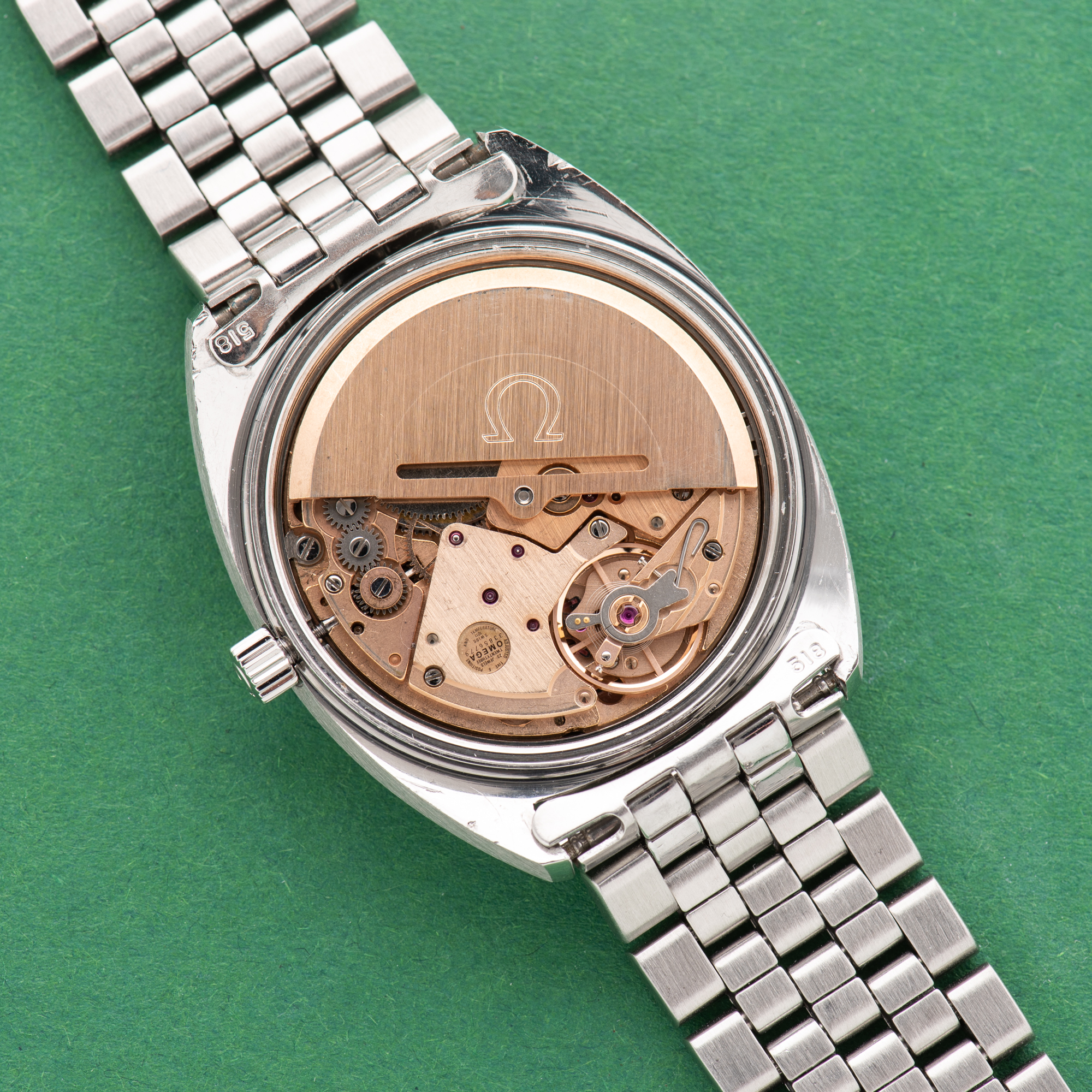 Zicht op Omega Constellation C Shape Japan Market JDM Blue Dial vanaf 1971 Ref 168.0056
