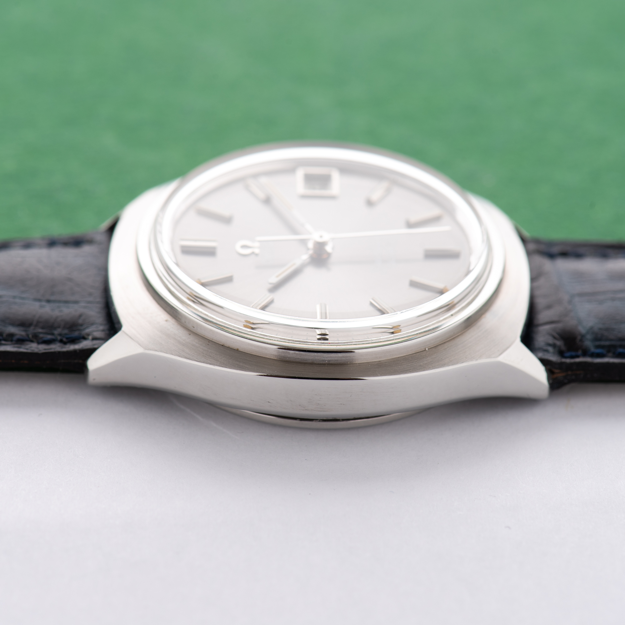 Vue de Omega Seamaster Quartz Date Grey Dial Réf 196.0072