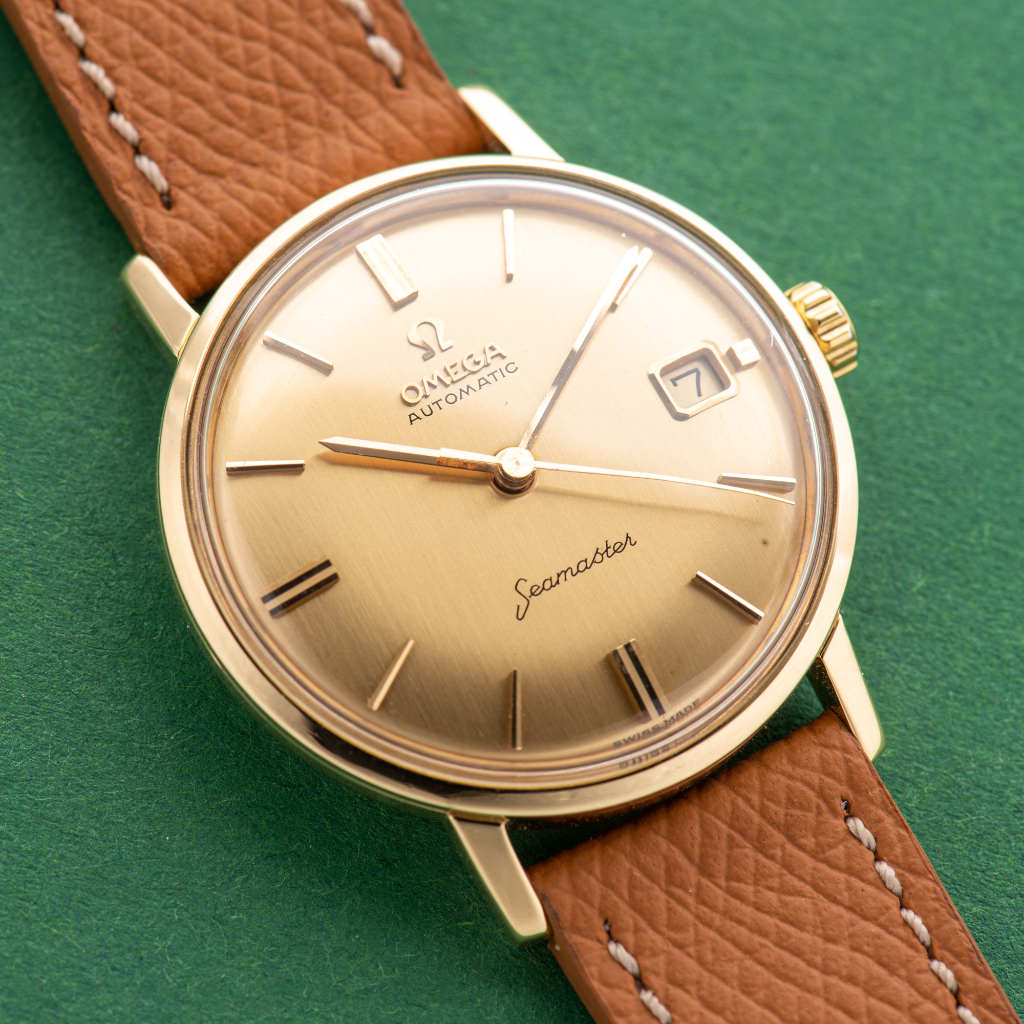 Zicht op Omega Seamaster 'Pre De Ville' Automatic OM Dial 18K from 1961 Réf 166.020
