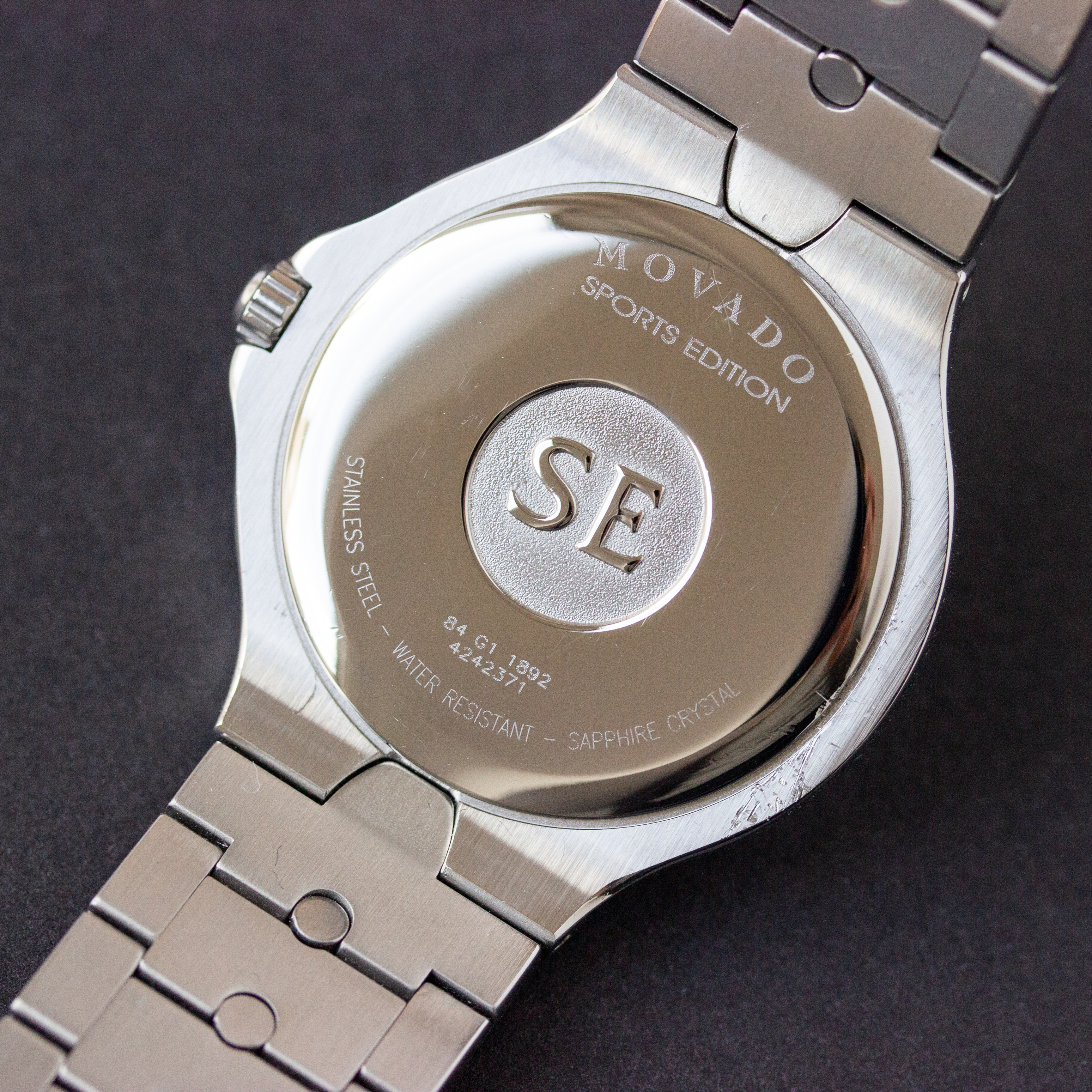 Zicht op Movado Sports Edition SE Black Mirror Museum dial