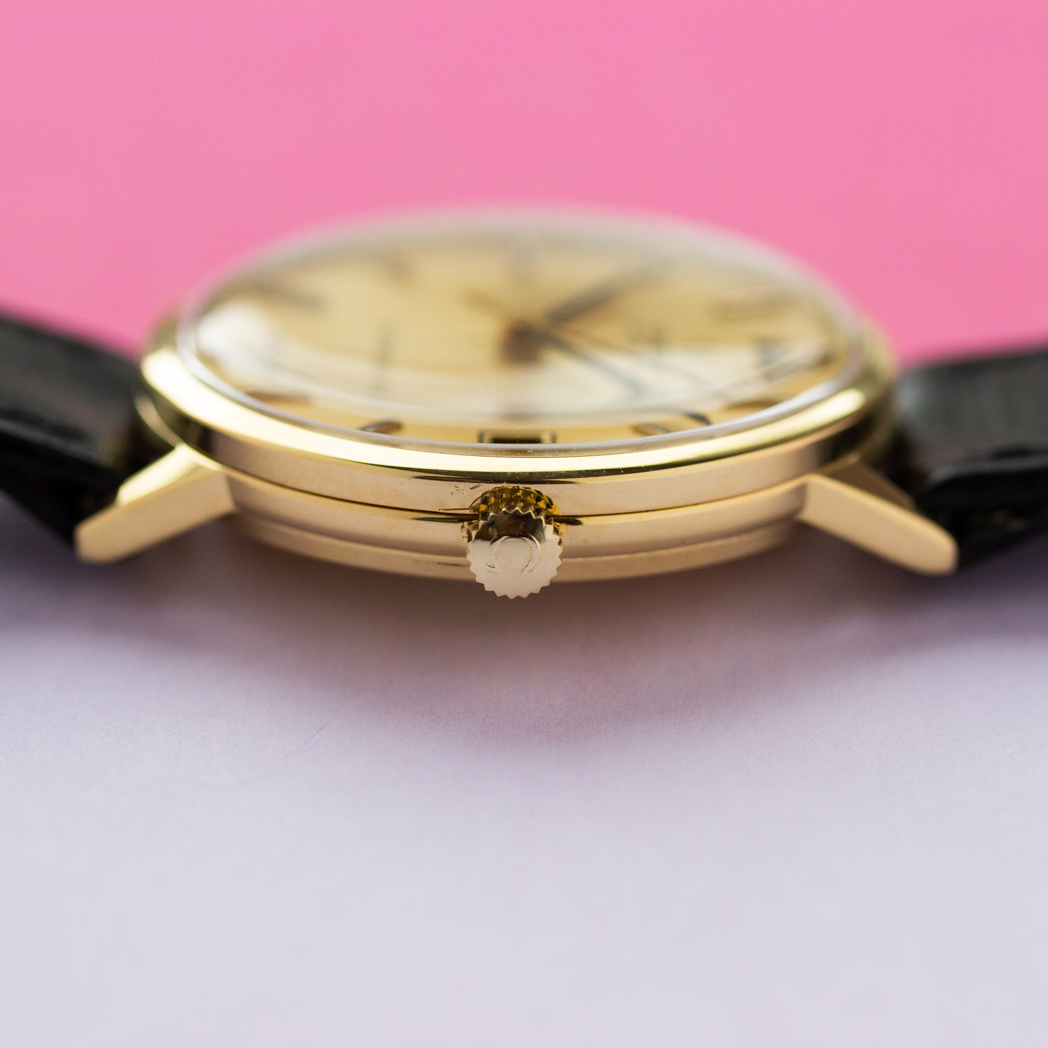 Vue de Omega Genève Automatic Or 18K réf 162.057