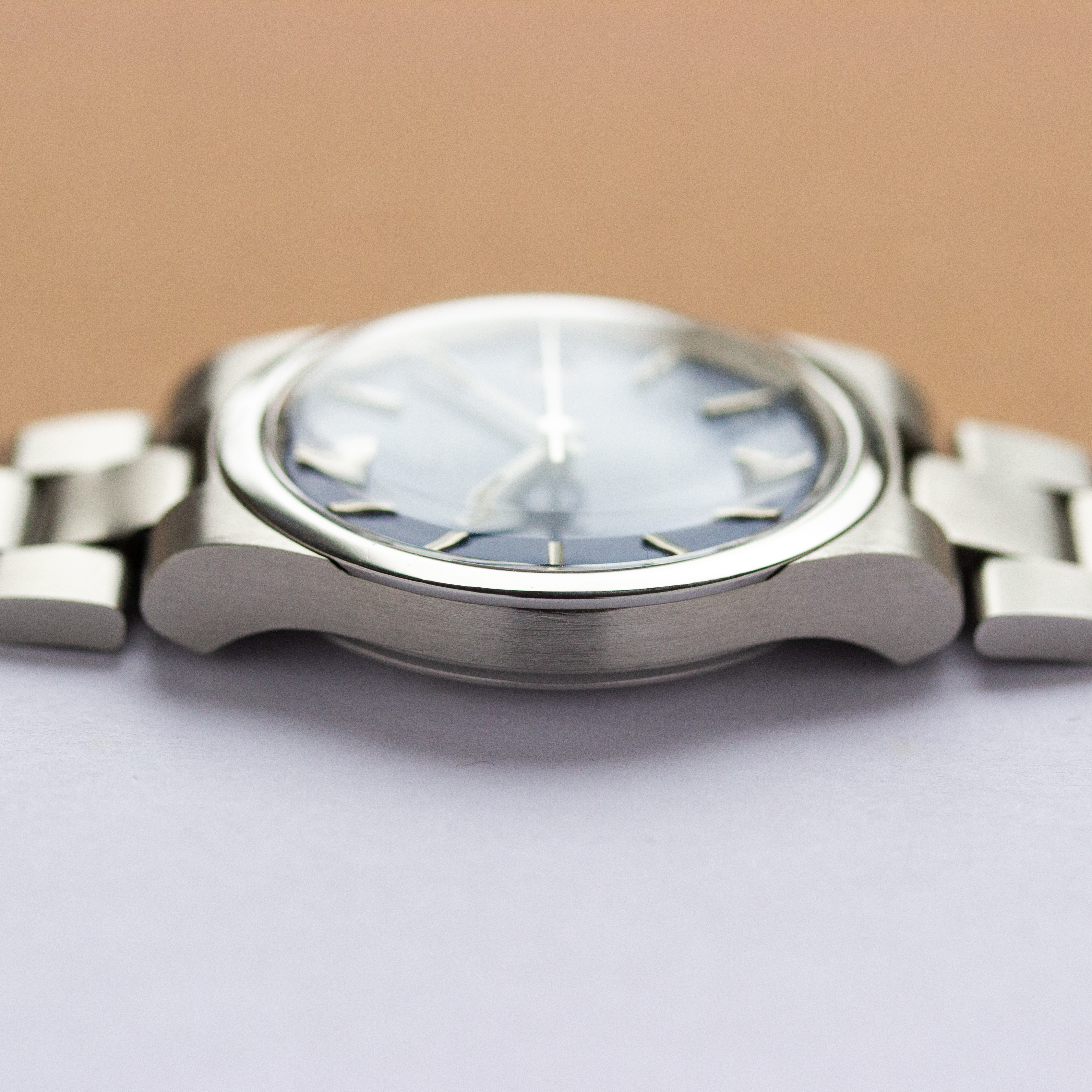 View of Omega Genève Automatic Date Blue Réf 366.0832 Year 1973