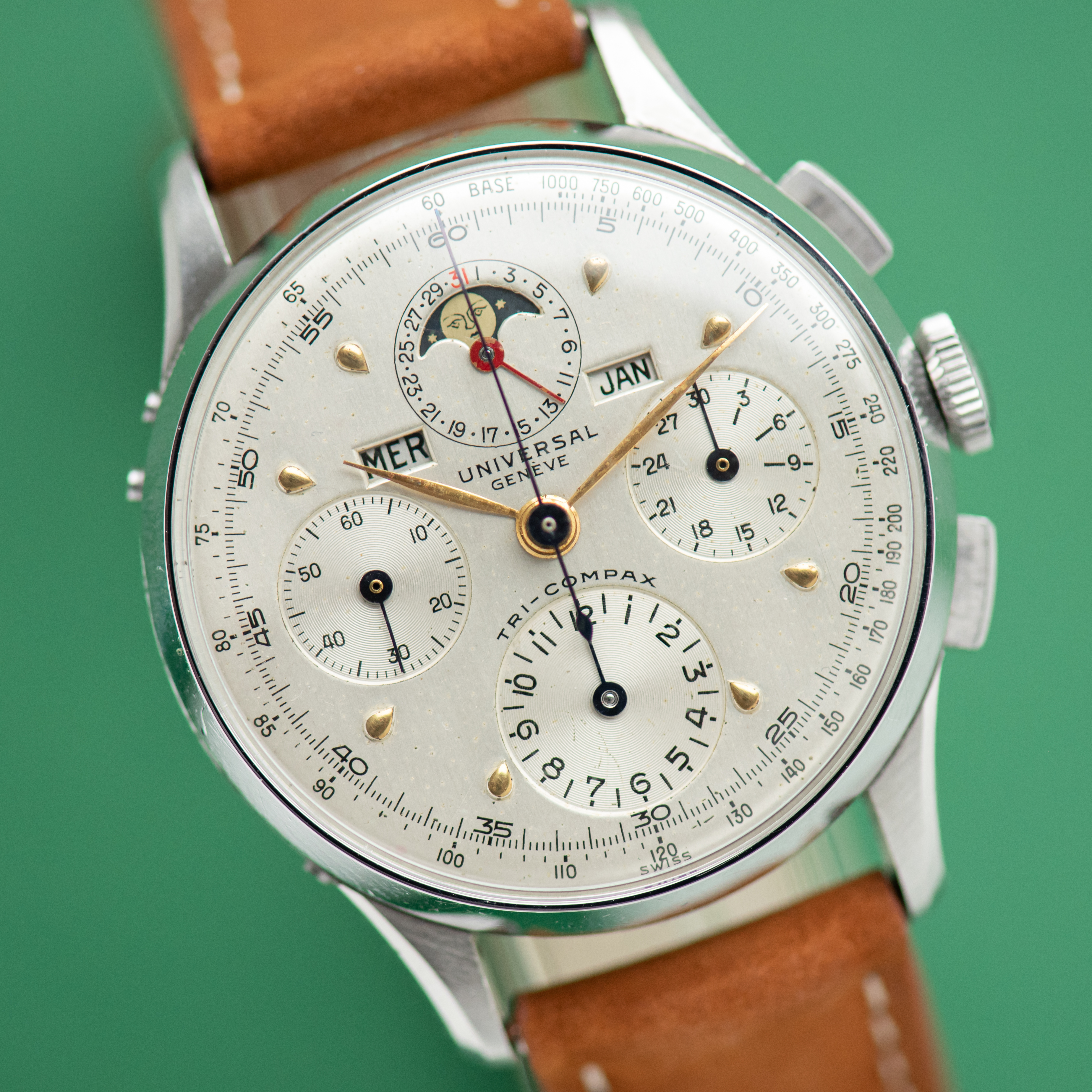 Vue de Universal Genève Tricompax Steel Chronograph Full Annual Calendar Moonphase 1946