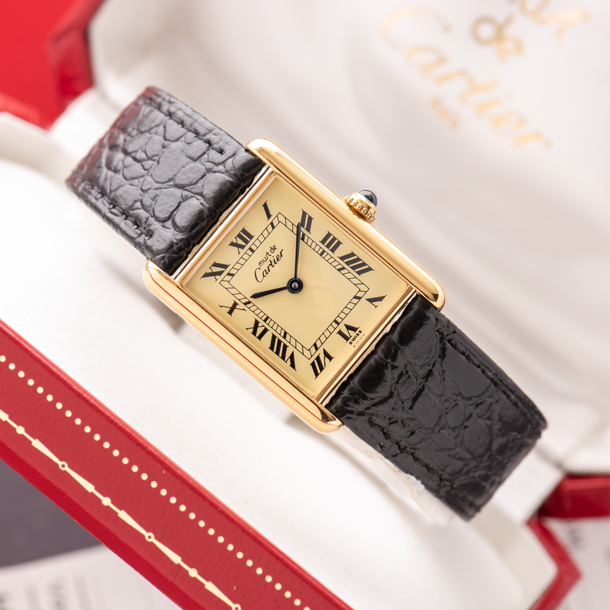 Zicht op Cartier Tank De Must Vermeil Romeinse wijzerplaat Grand Model GM Ultra Volledige set Ref 590005