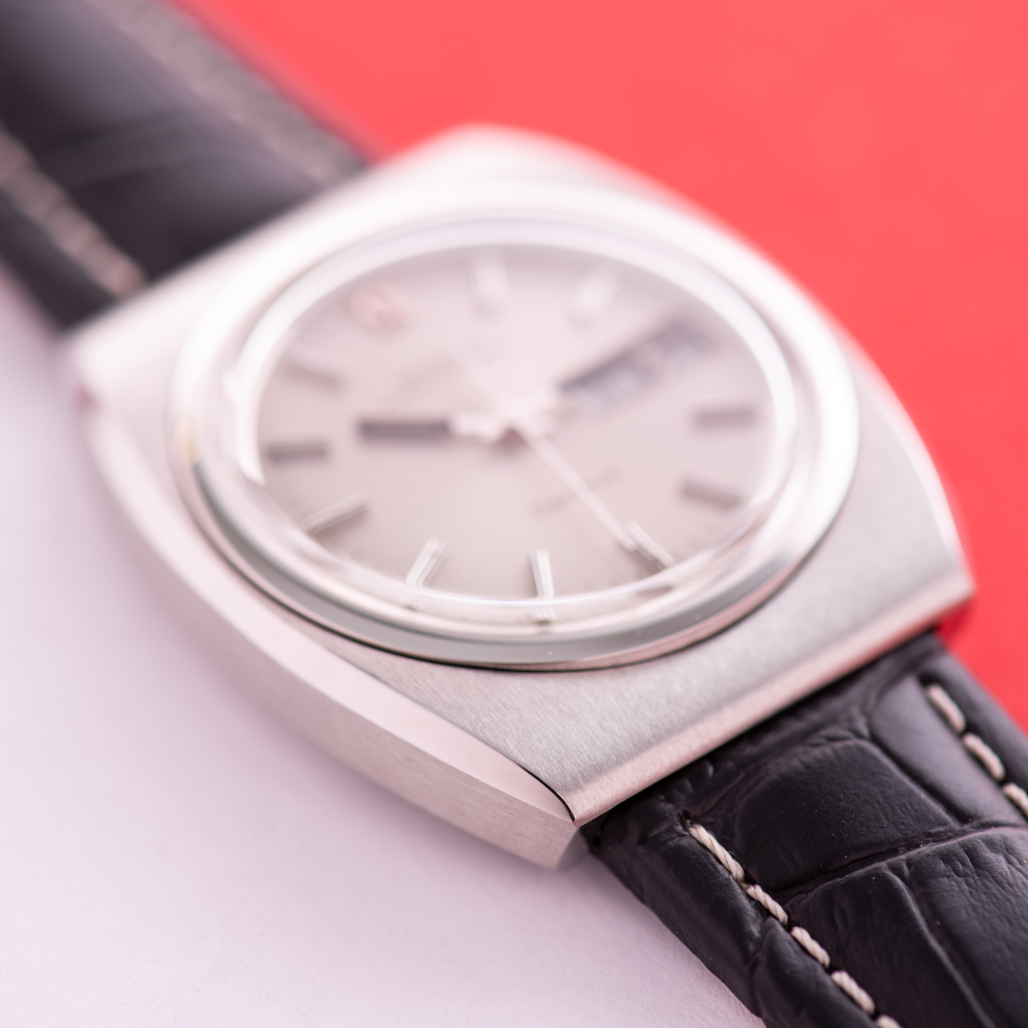 Vue de Omega Genève Megaquartz 32 KHz Day Date Réf 196.0030