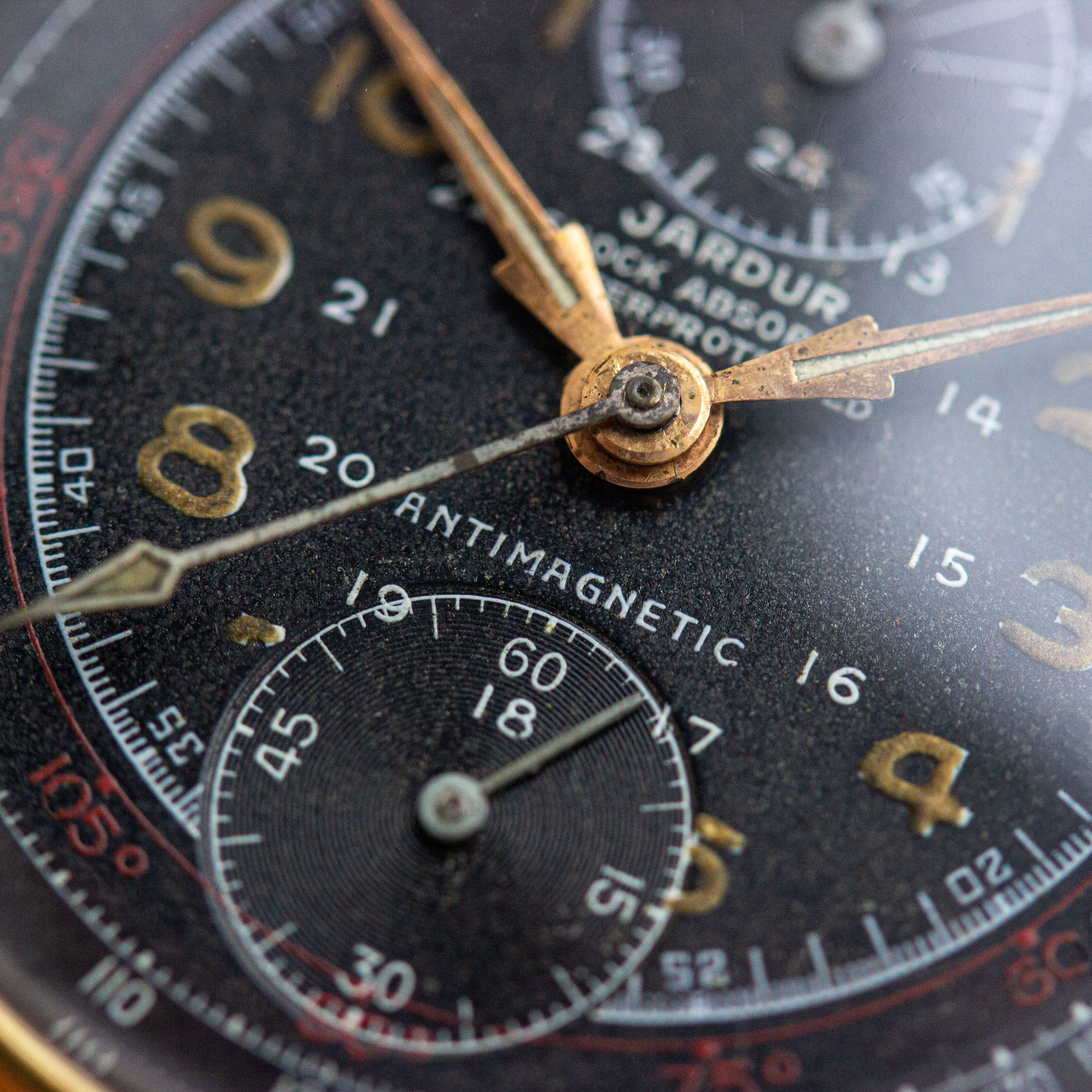 Vue de Jardur Up Down Jumbo Black Radium Military Chronograph Réf 3032