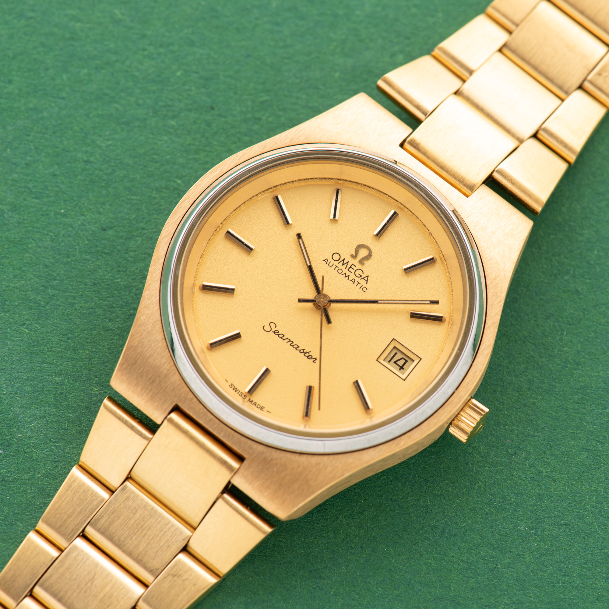 Zicht op Omega Seamaster Automatic 'Cosmic 2000' uit 1977 Ref 166.023