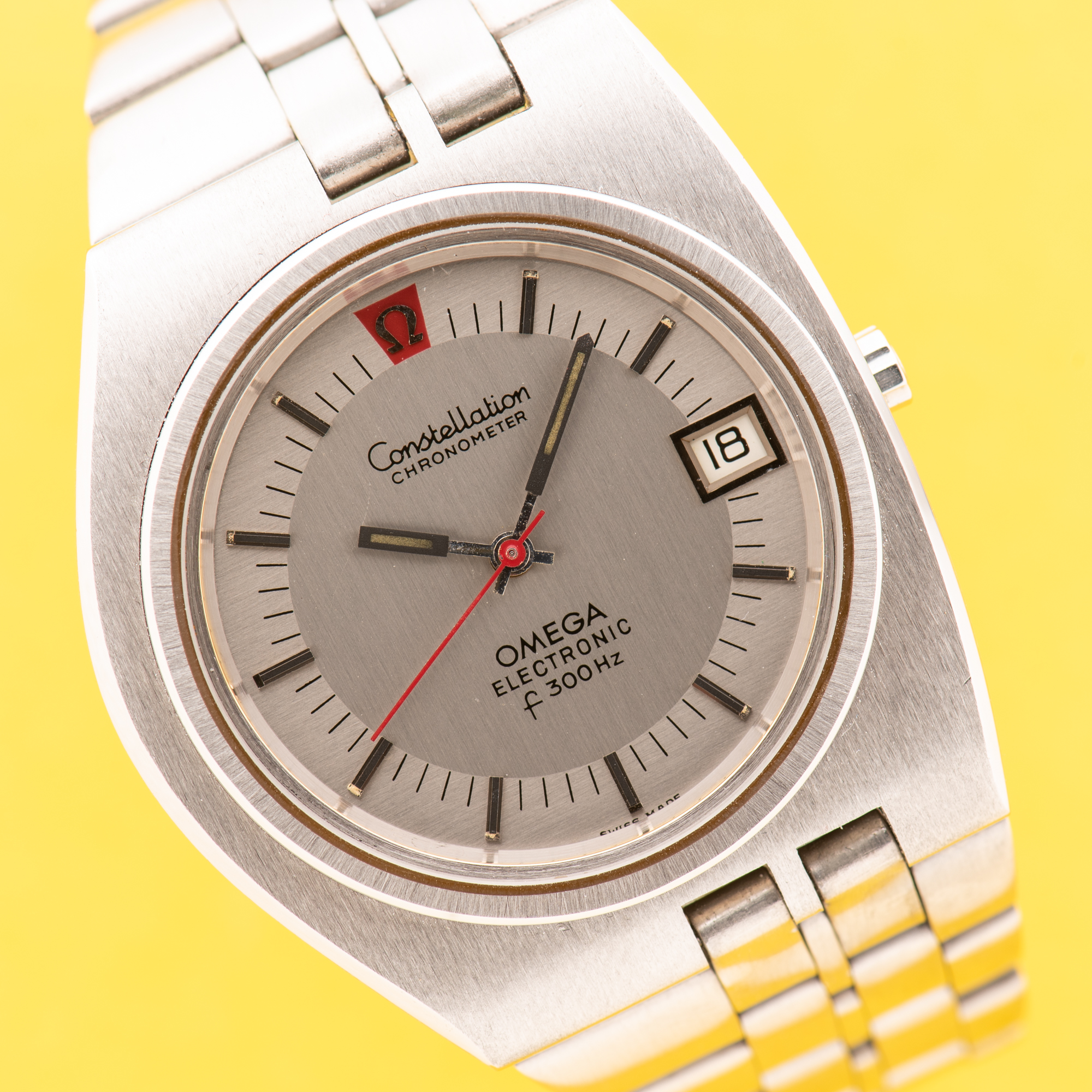 Zicht op Omega Constellation Electronic F300Hz D Shape from 1970 Ref 198.004