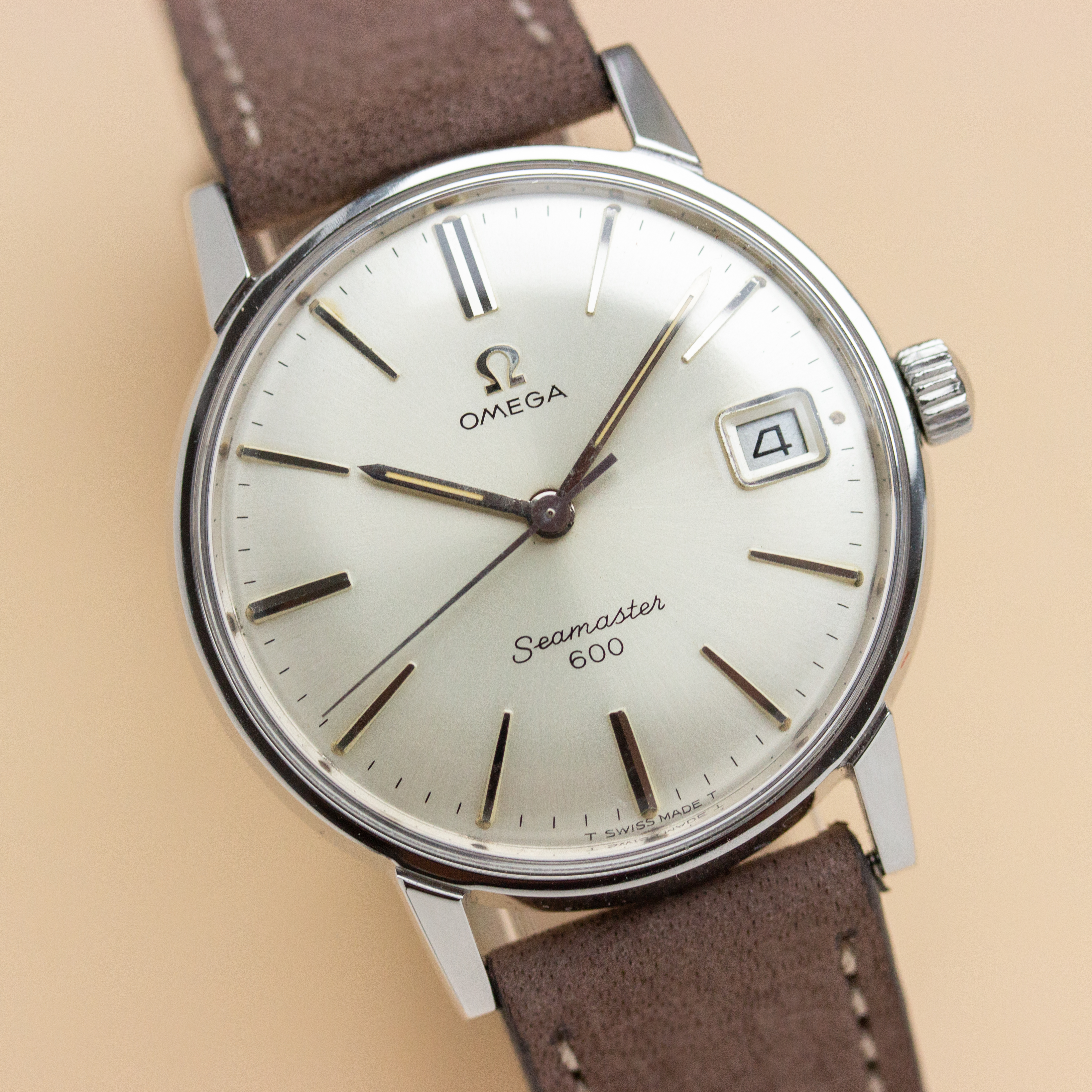 View of Omega Seamaster 600 Date Réf 136.011 from 1965
